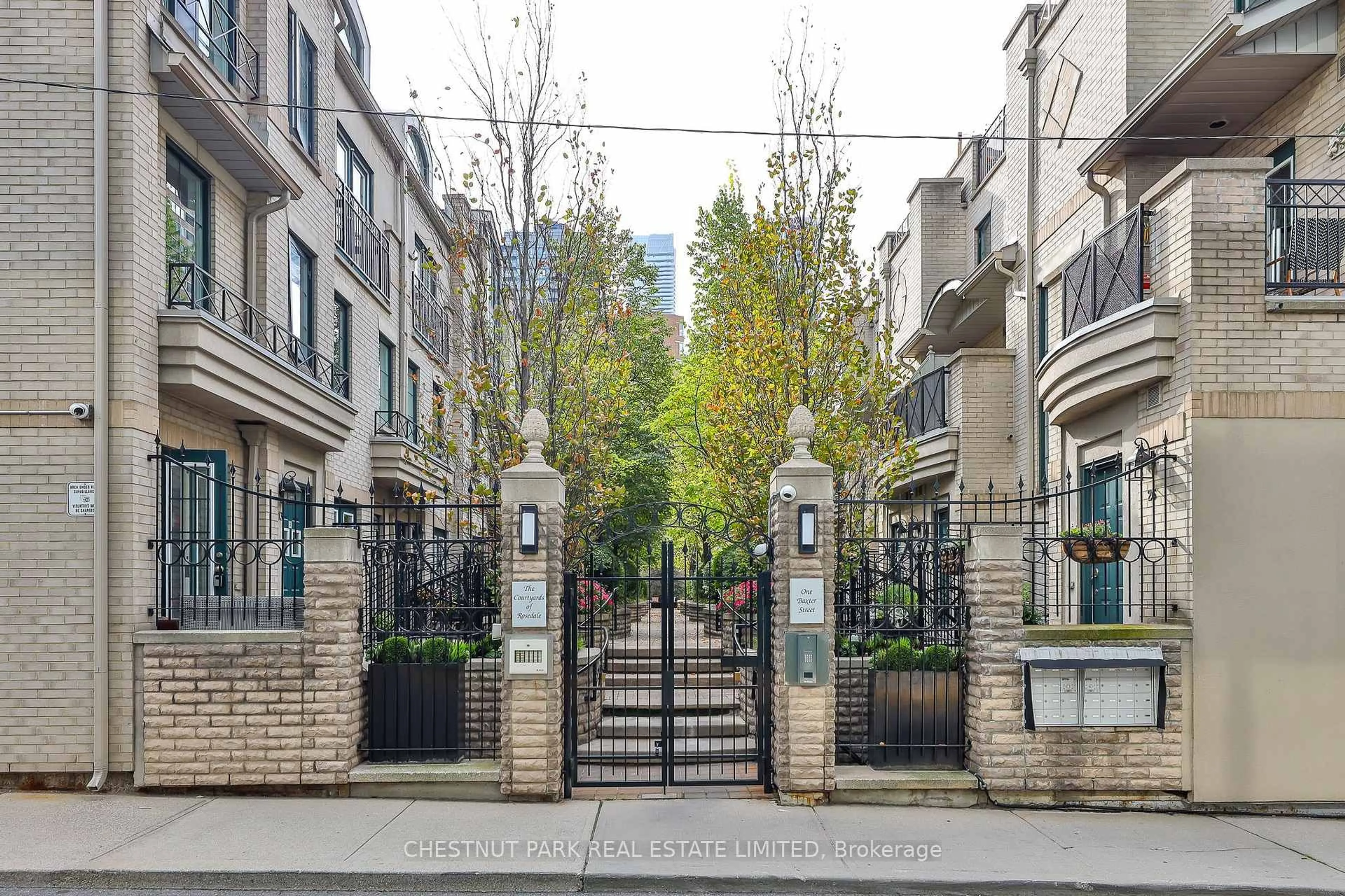 Patio, street for 1 Baxter St #TH16, Toronto Ontario M4W 3W1