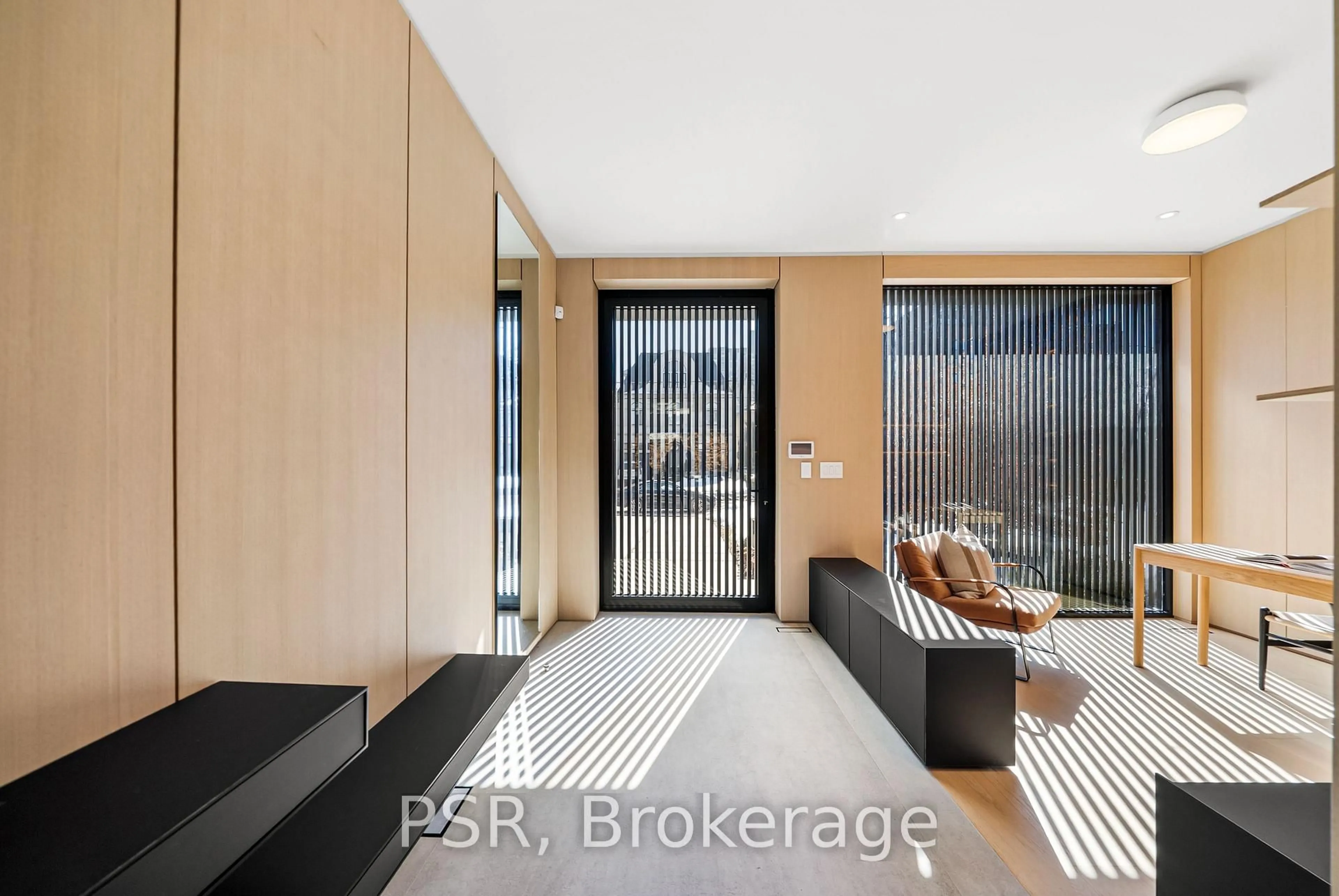 Indoor foyer for 188 Montclair Ave, Toronto Ontario M5P 1P9