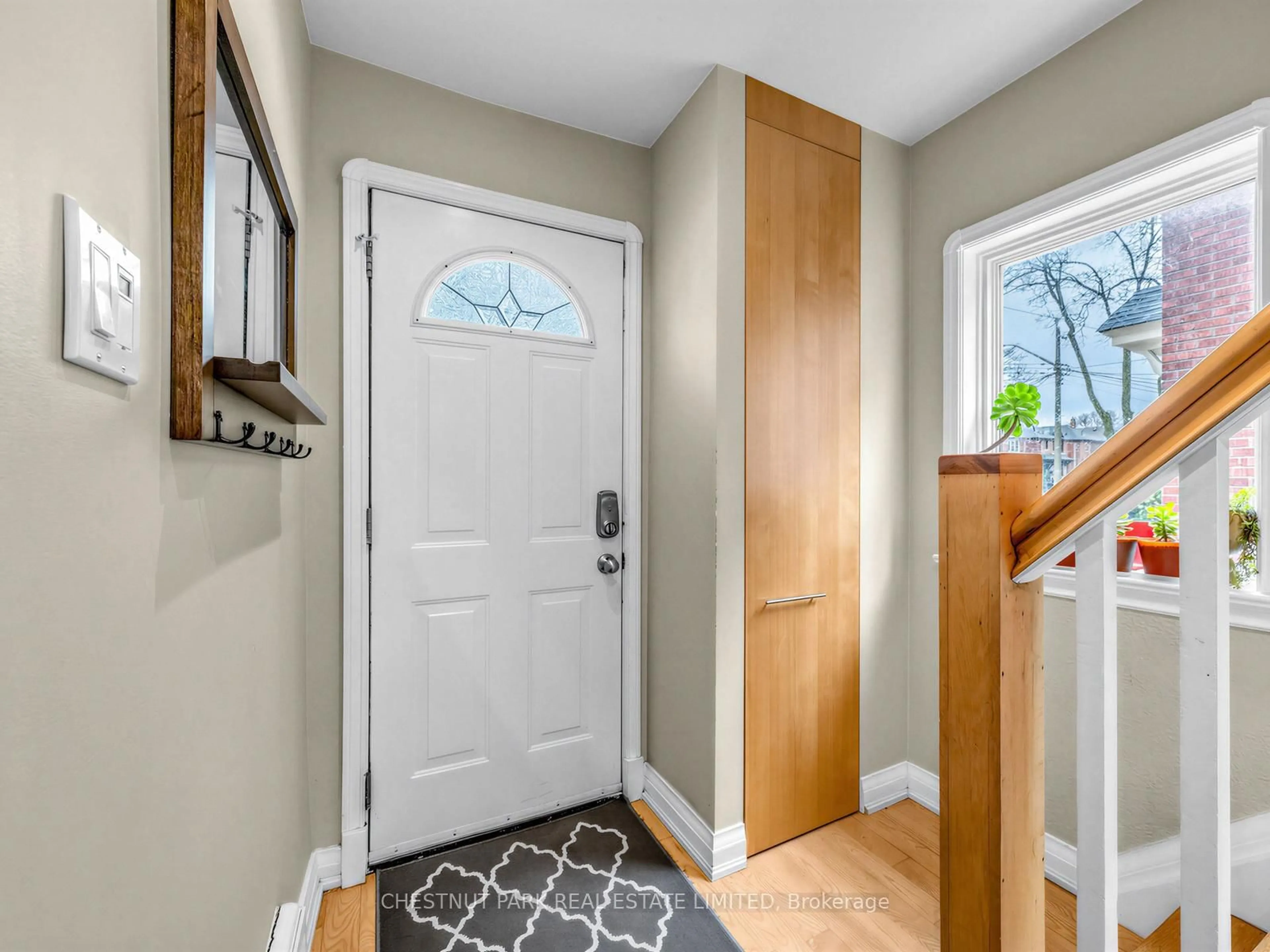 Indoor entryway for 246 Donlea Dr, Toronto Ontario M4G 2N2
