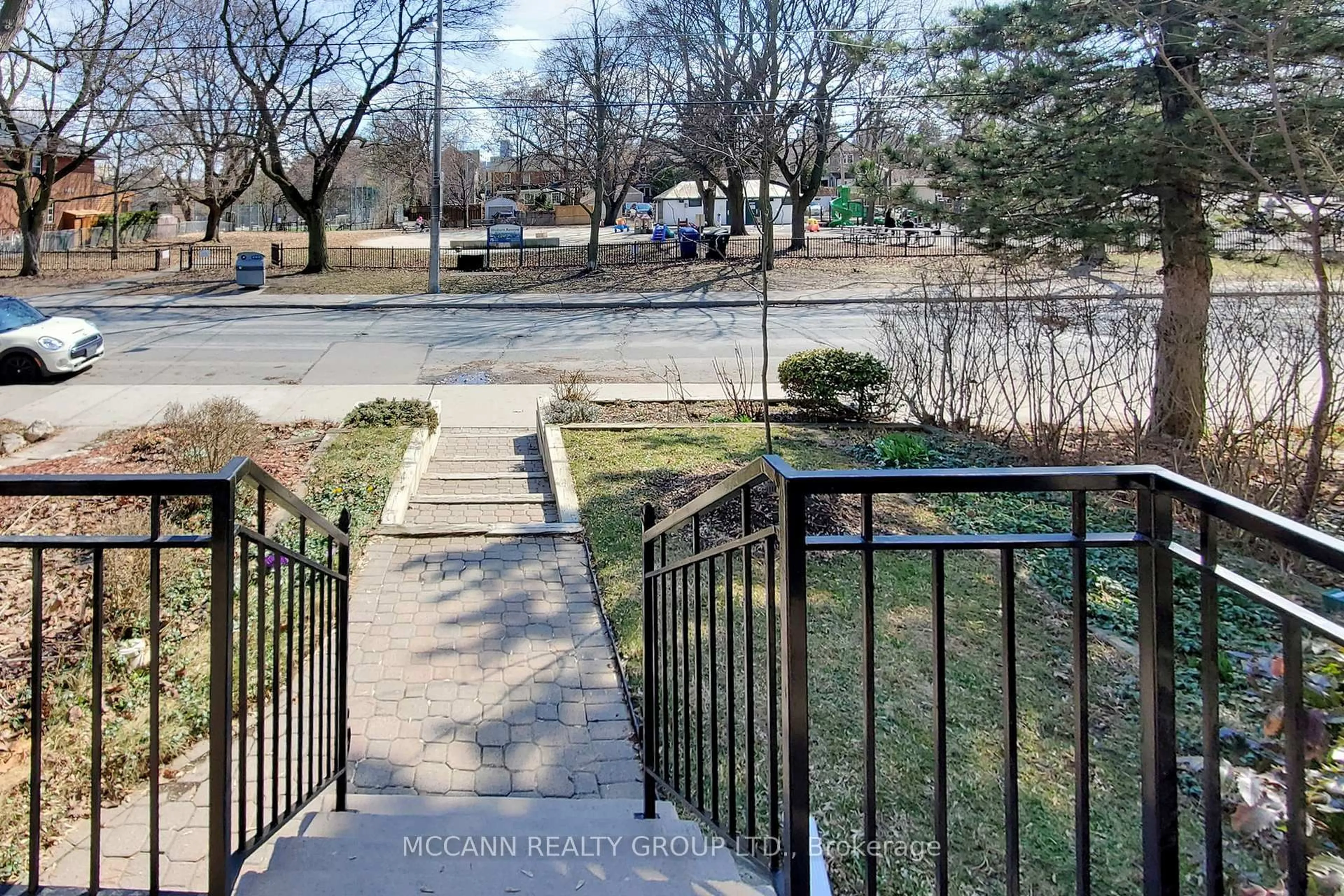A pic from outside/outdoor area/front of a property/back of a property/a pic from drone, street for 80 Woburn Ave, Toronto Ontario M5M 1K6