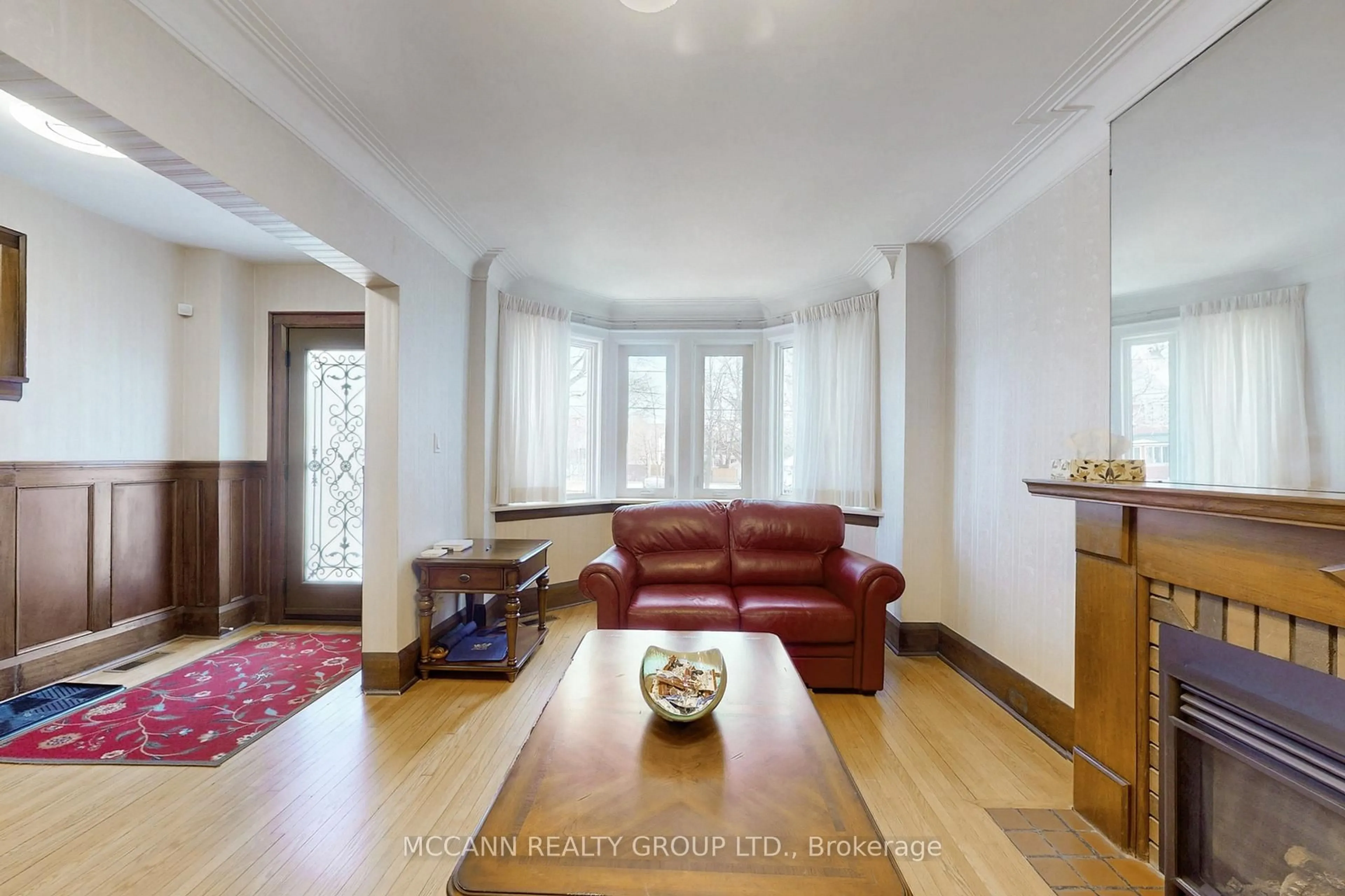 Living room with furniture, unknown for 80 Woburn Ave, Toronto Ontario M5M 1K6