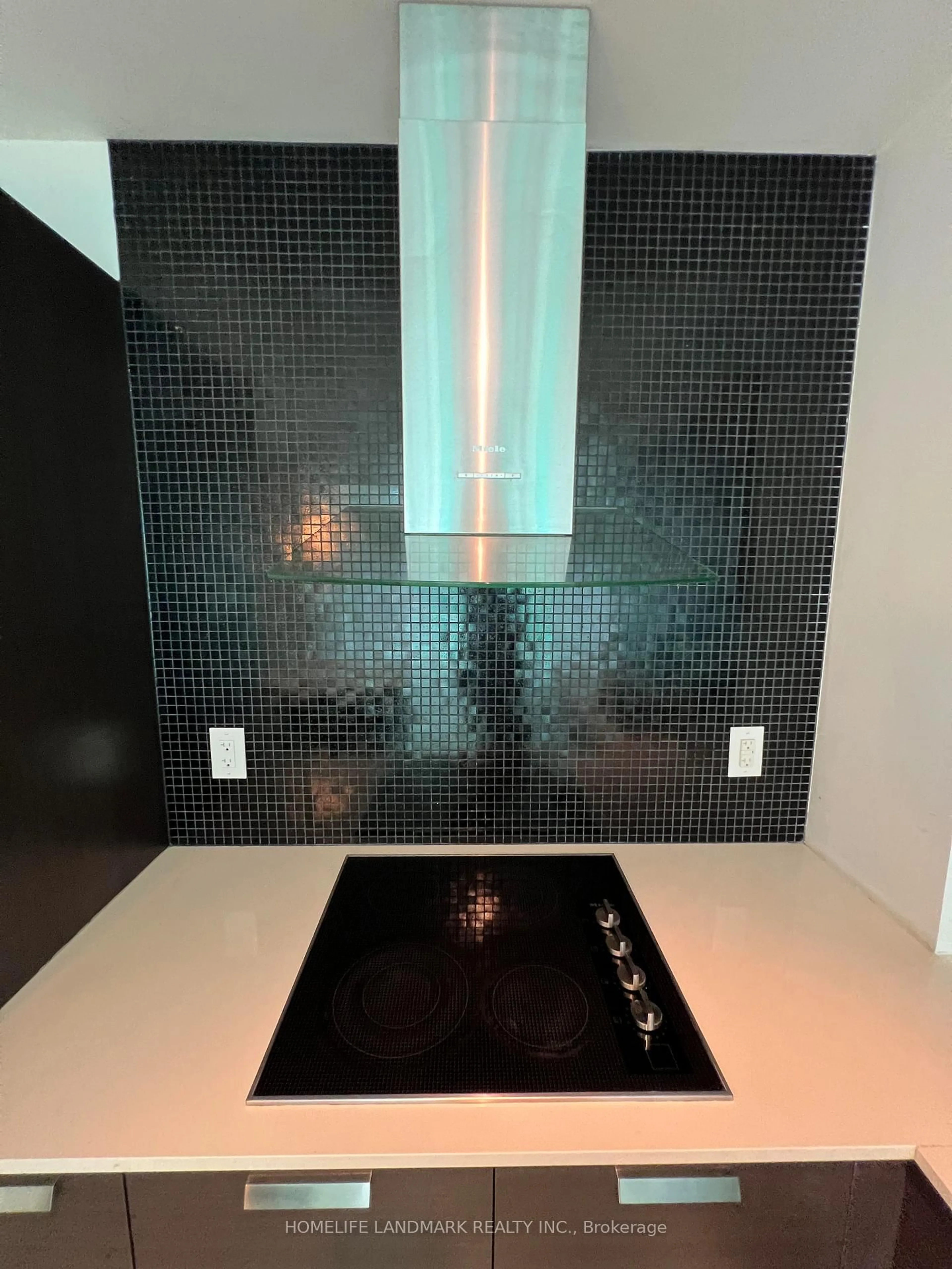 Contemporary bathroom, ceramic/tile floor for 11 Bogert Ave #2601, Toronto Ontario M2N 0H4