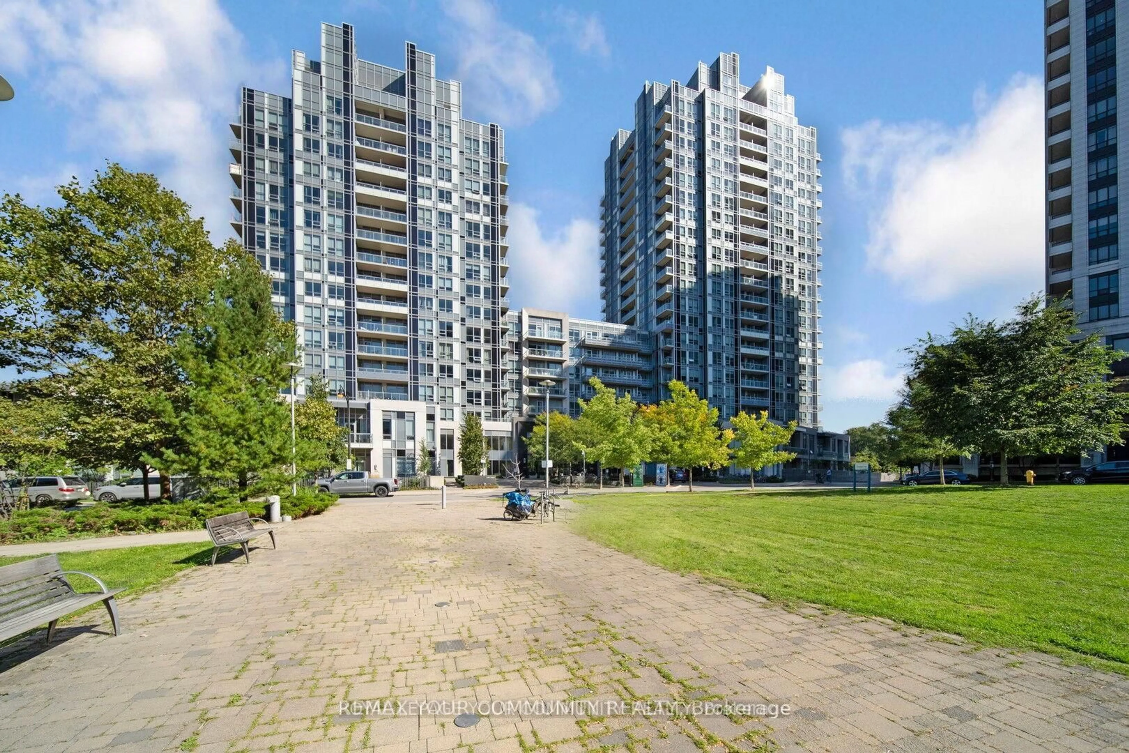 A pic from outside/outdoor area/front of a property/back of a property/a pic from drone, city buildings view from balcony for 120 Harrison Garden Blvd #1129, Toronto Ontario M2N 0H1