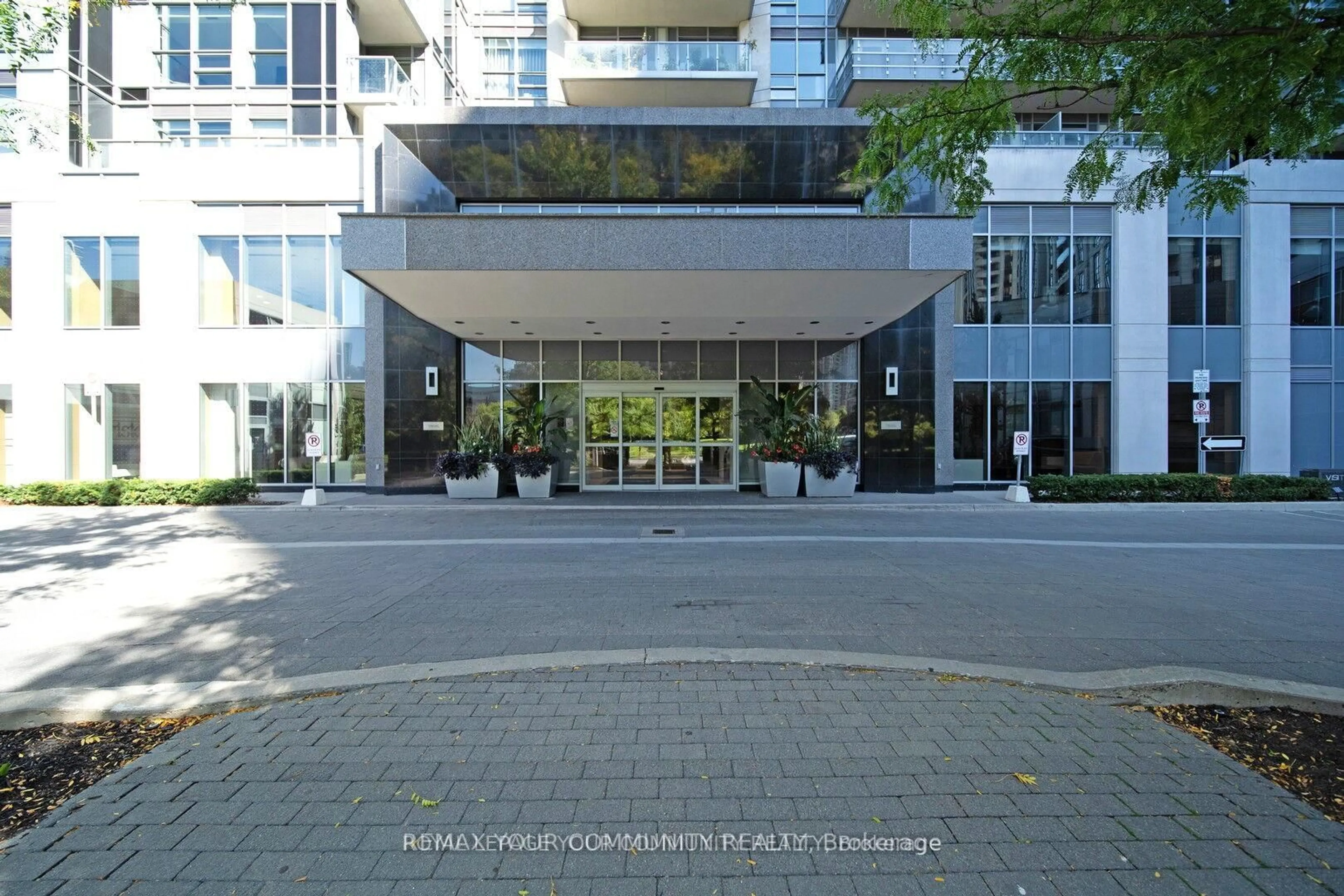 Indoor foyer for 120 Harrison Garden Blvd #1129, Toronto Ontario M2N 0H1