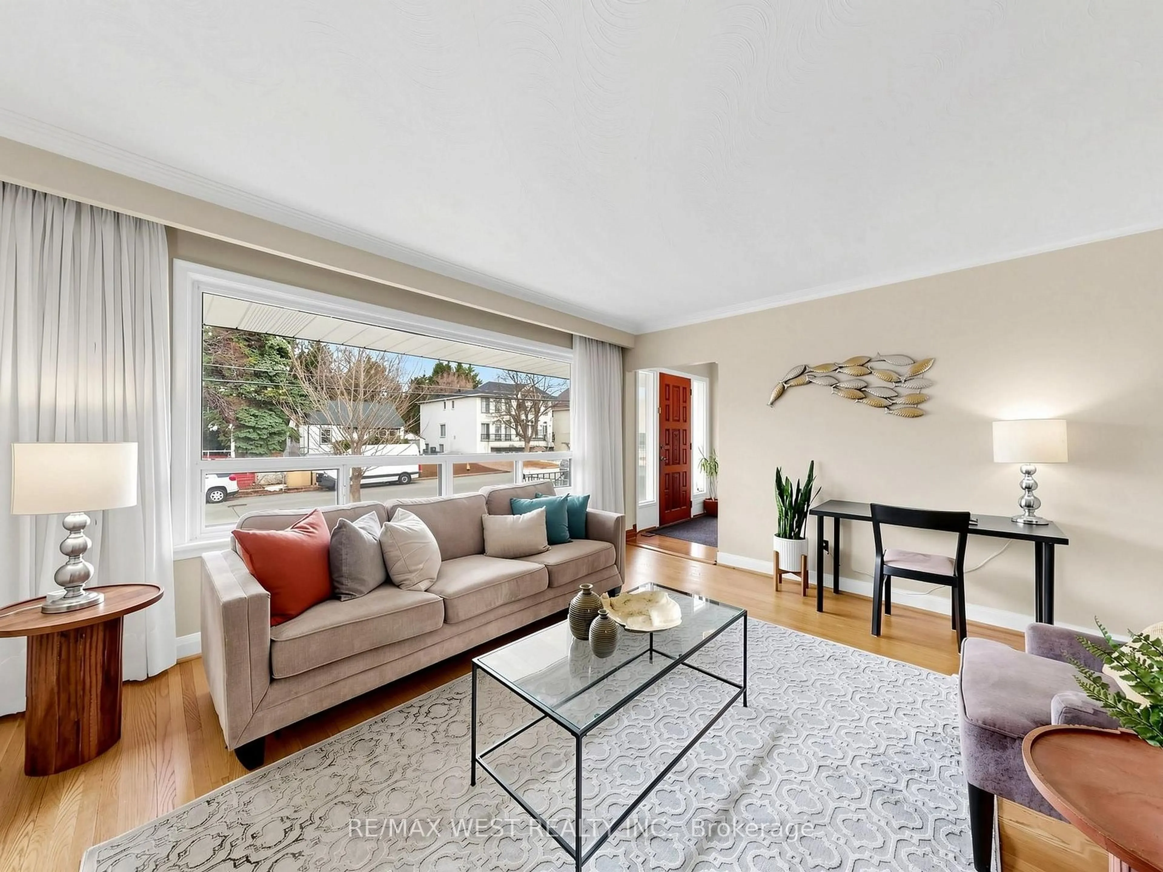 Living room with furniture, unknown for 53 Wedgewood Dr, Toronto Ontario M2M 2H4