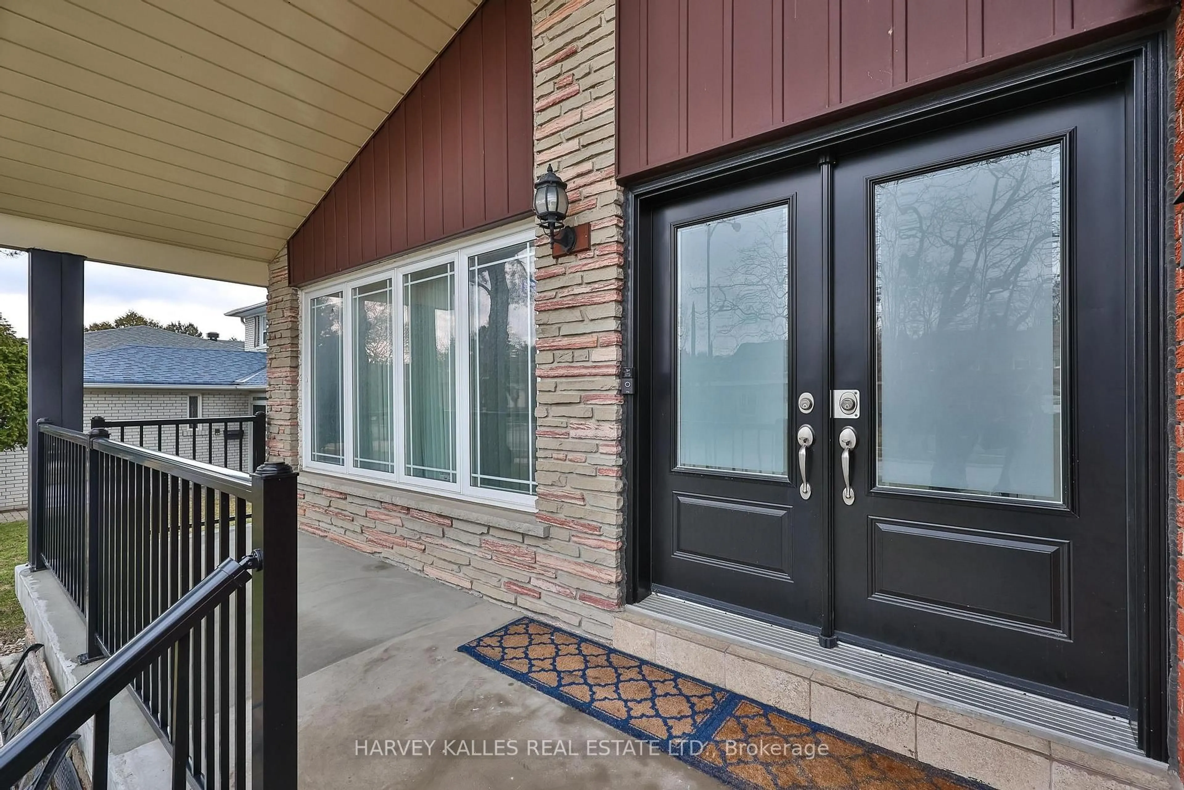 Indoor entryway for 29 Rockland Dr, Toronto Ontario M2M 2Y8