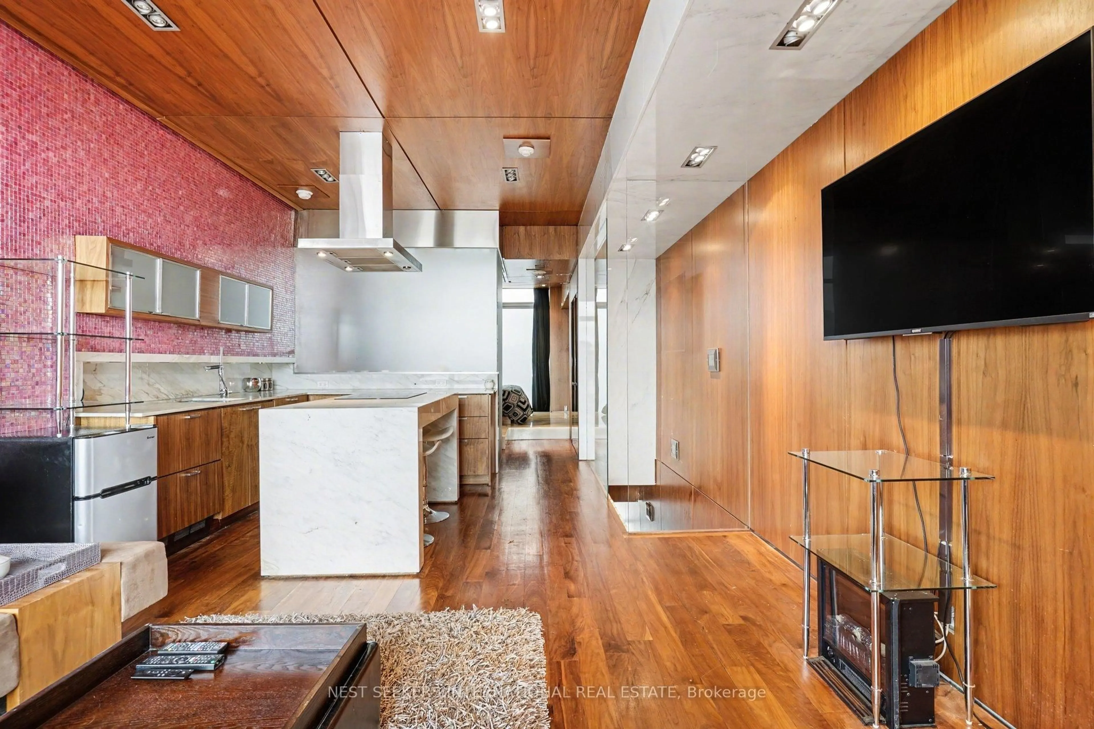 Open concept kitchen, wood/laminate floor for 388 Richmond St #519, Toronto Ontario M5V 3P1