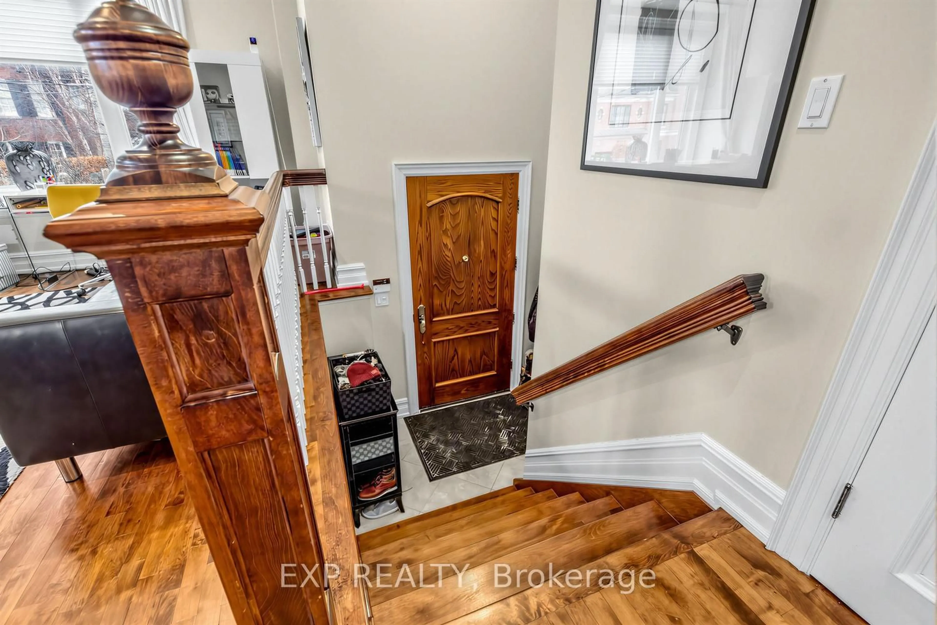 Indoor entryway for 241 Poplar Plains St, Toronto Ontario M4V 2N8