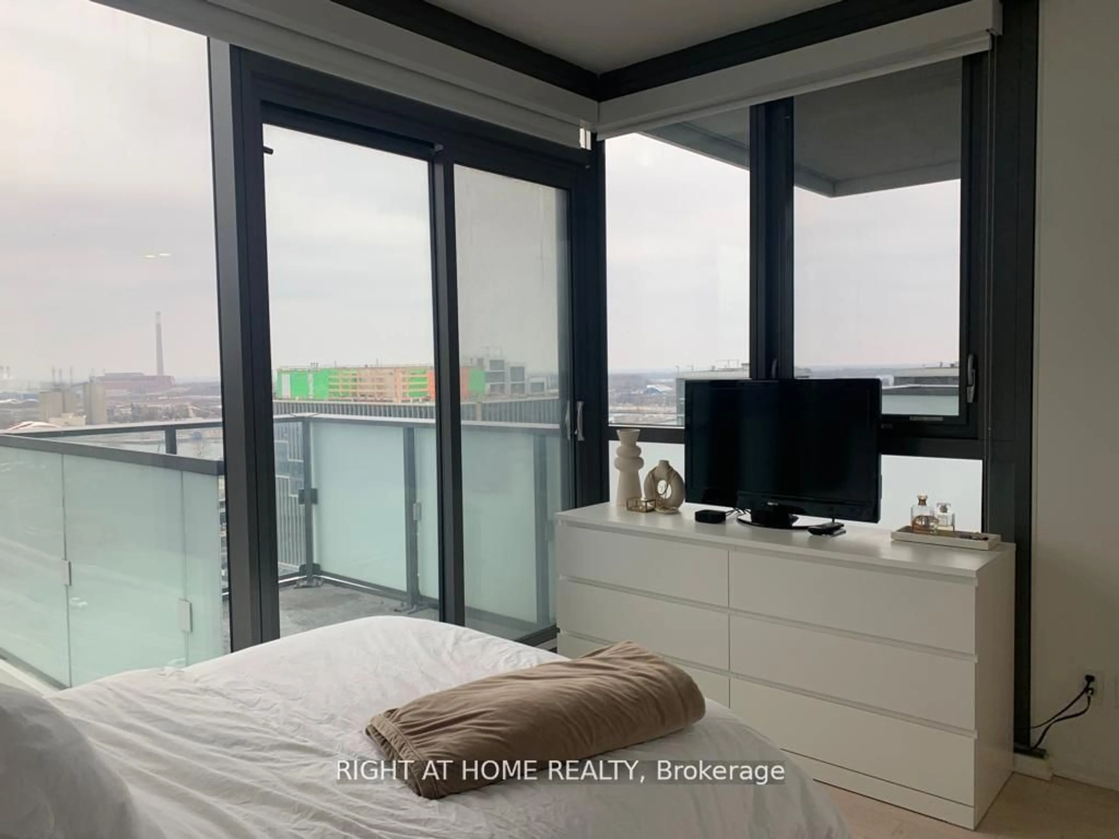 A pic of a room for 16 Bonnycastle St #1407, Toronto Ontario M5A 0C9