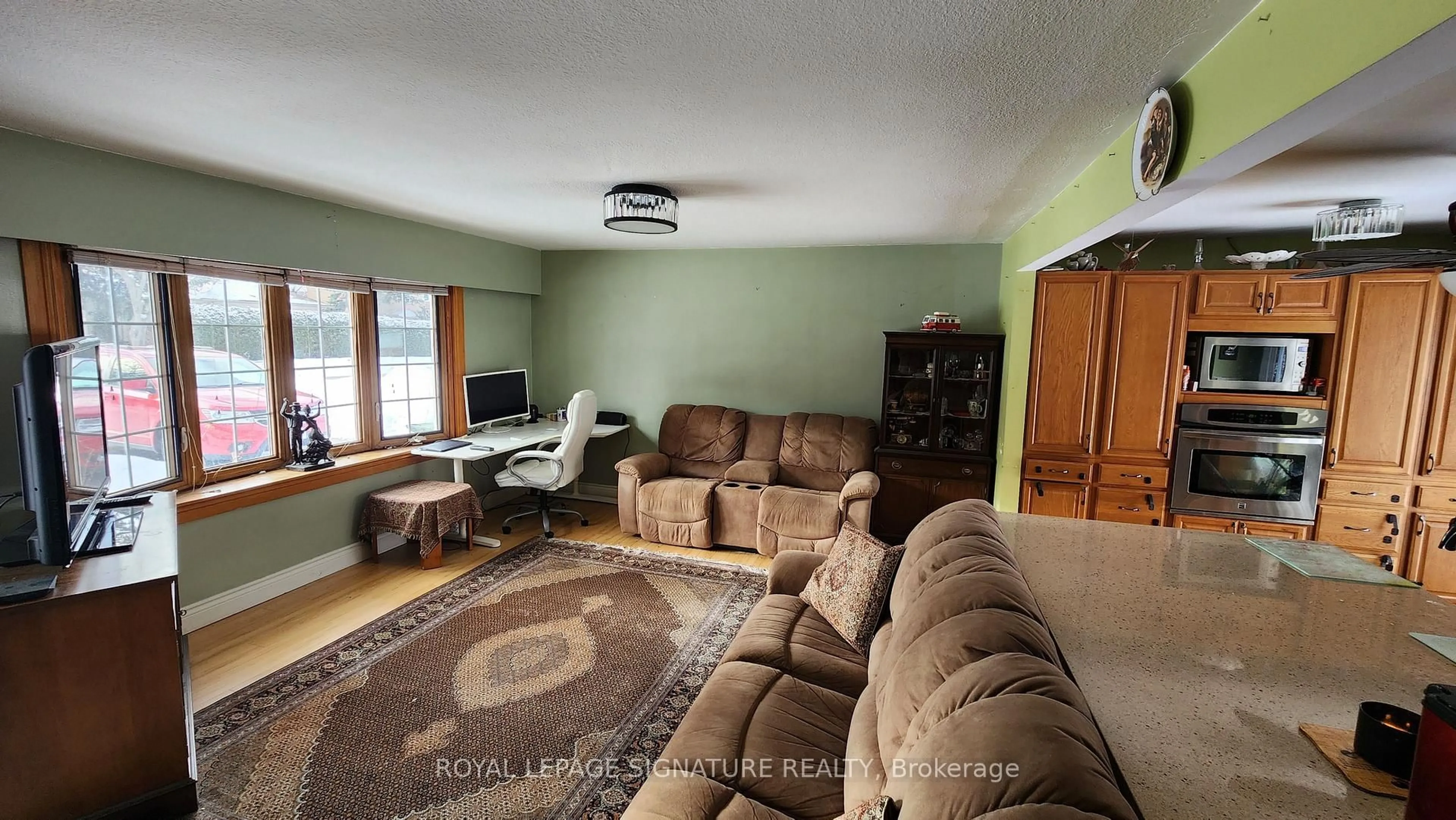 Living room with furniture, unknown for 601 Conacher Dr, Toronto Ontario M2M 3M9