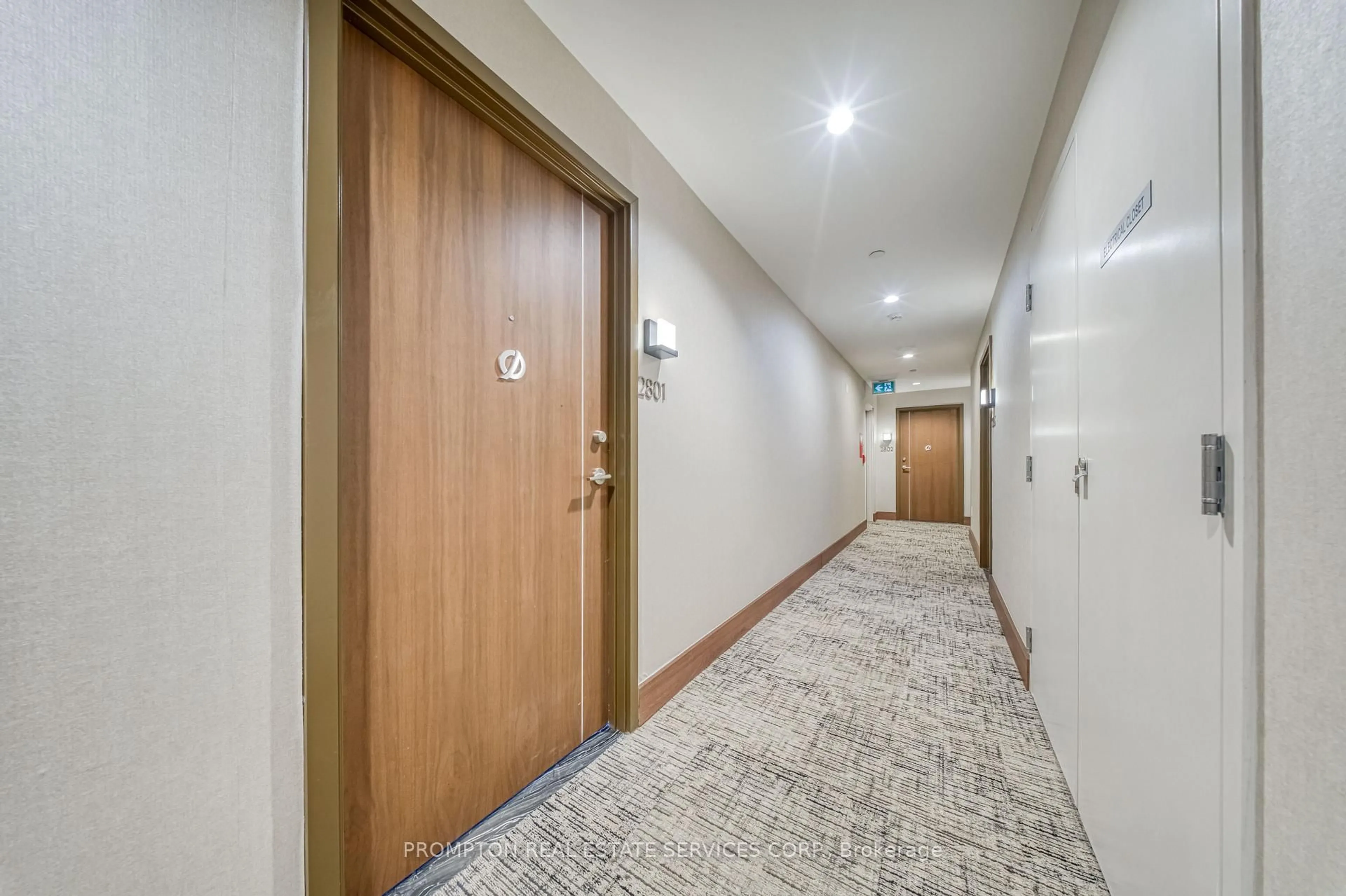 Indoor foyer for 117 McMahon Dr #2801, Toronto Ontario M2K 0E4