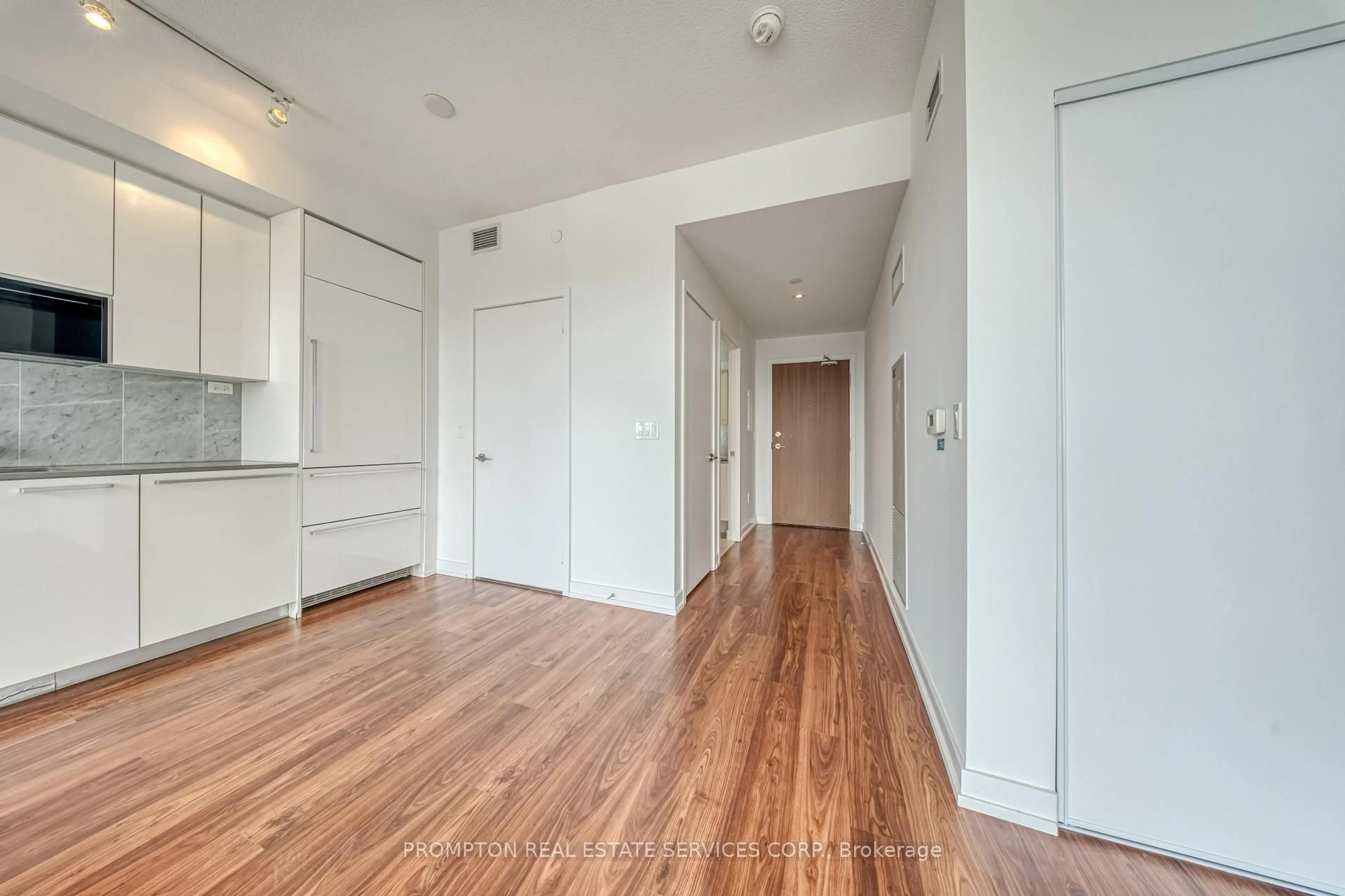 A pic of a room for 117 McMahon Dr #2801, Toronto Ontario M2K 0E4