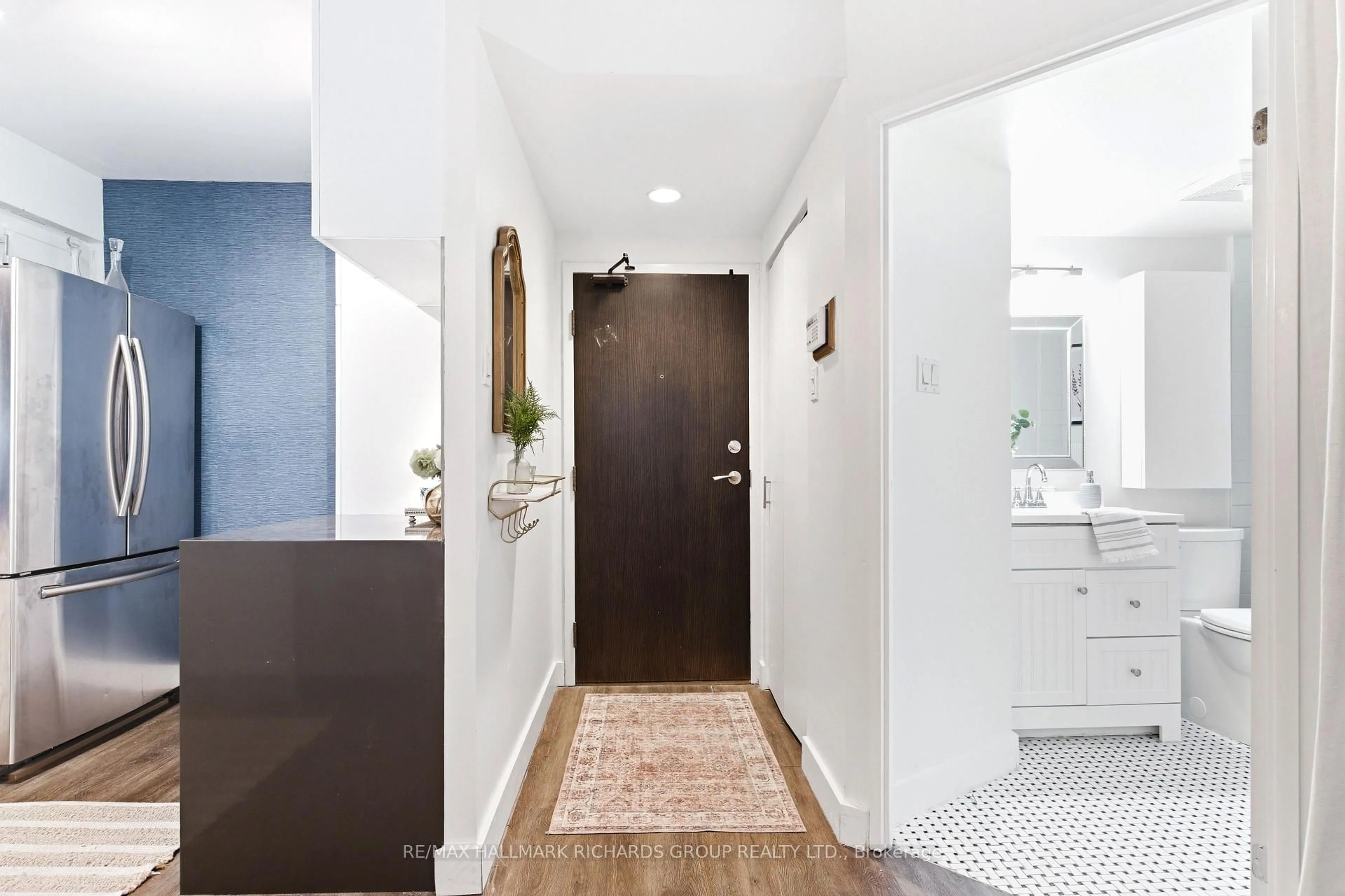 Indoor entryway for 60 Homewood Ave #501, Toronto Ontario M4Y 2X4