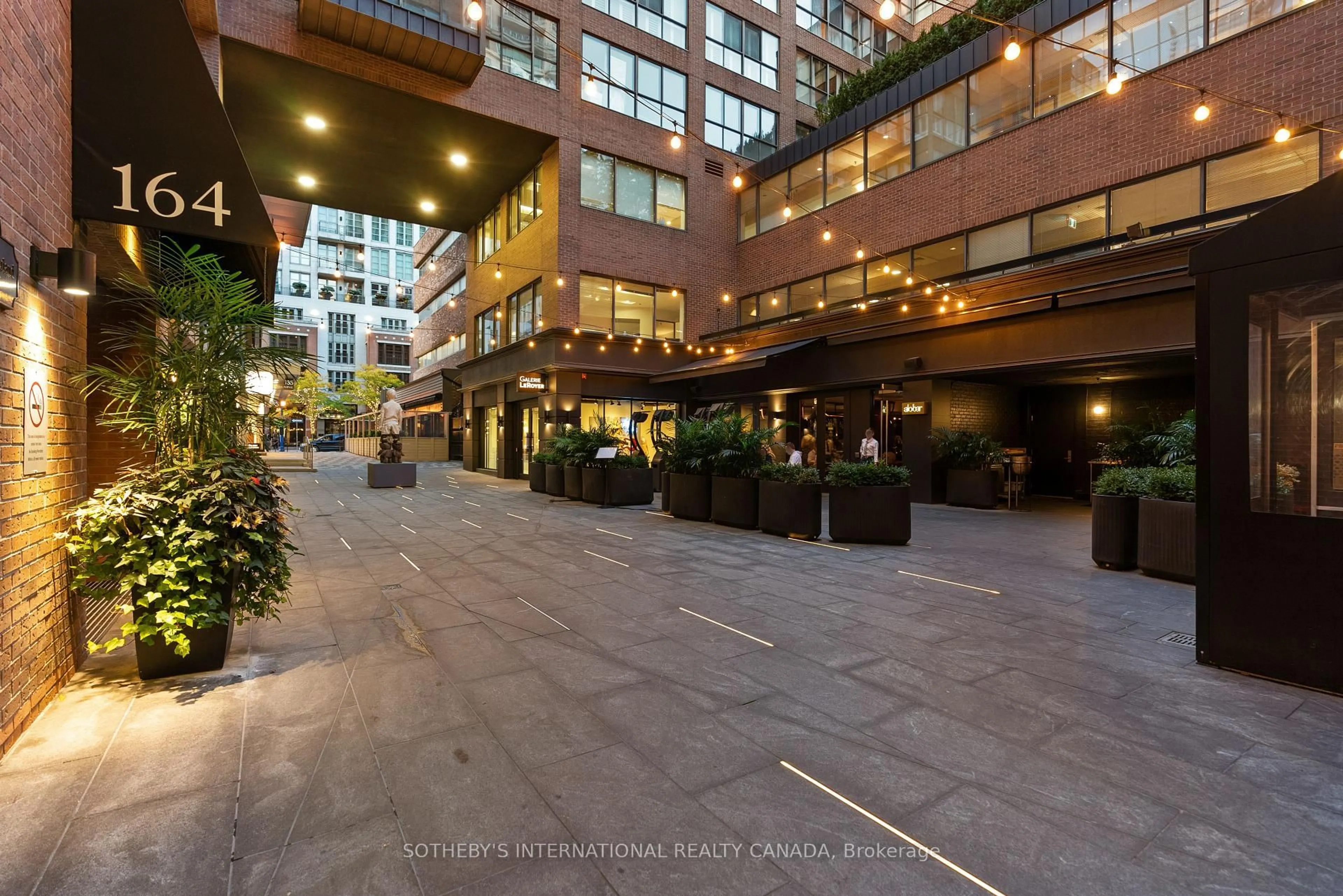 Patio, street for 164 Cumberland St #608, Toronto Ontario M5R 1A8