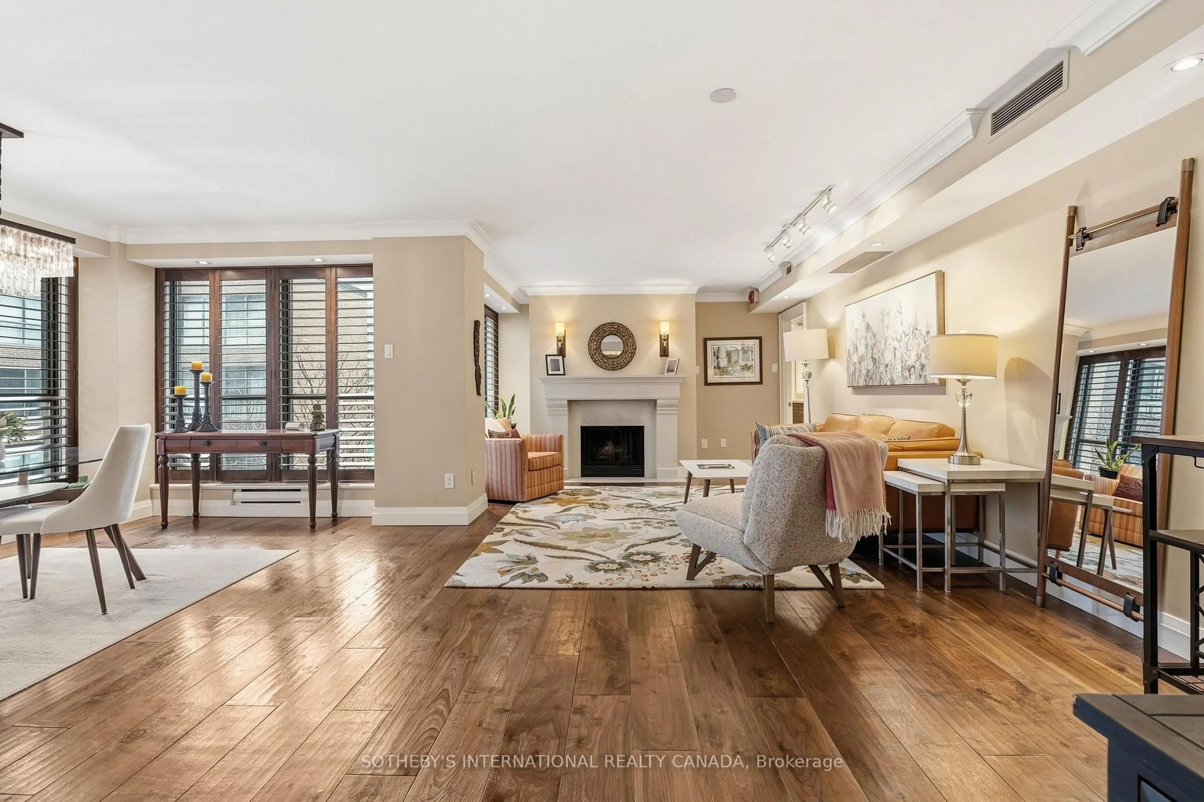 Unknown for 164 Cumberland St #608, Toronto Ontario M5R 1A8