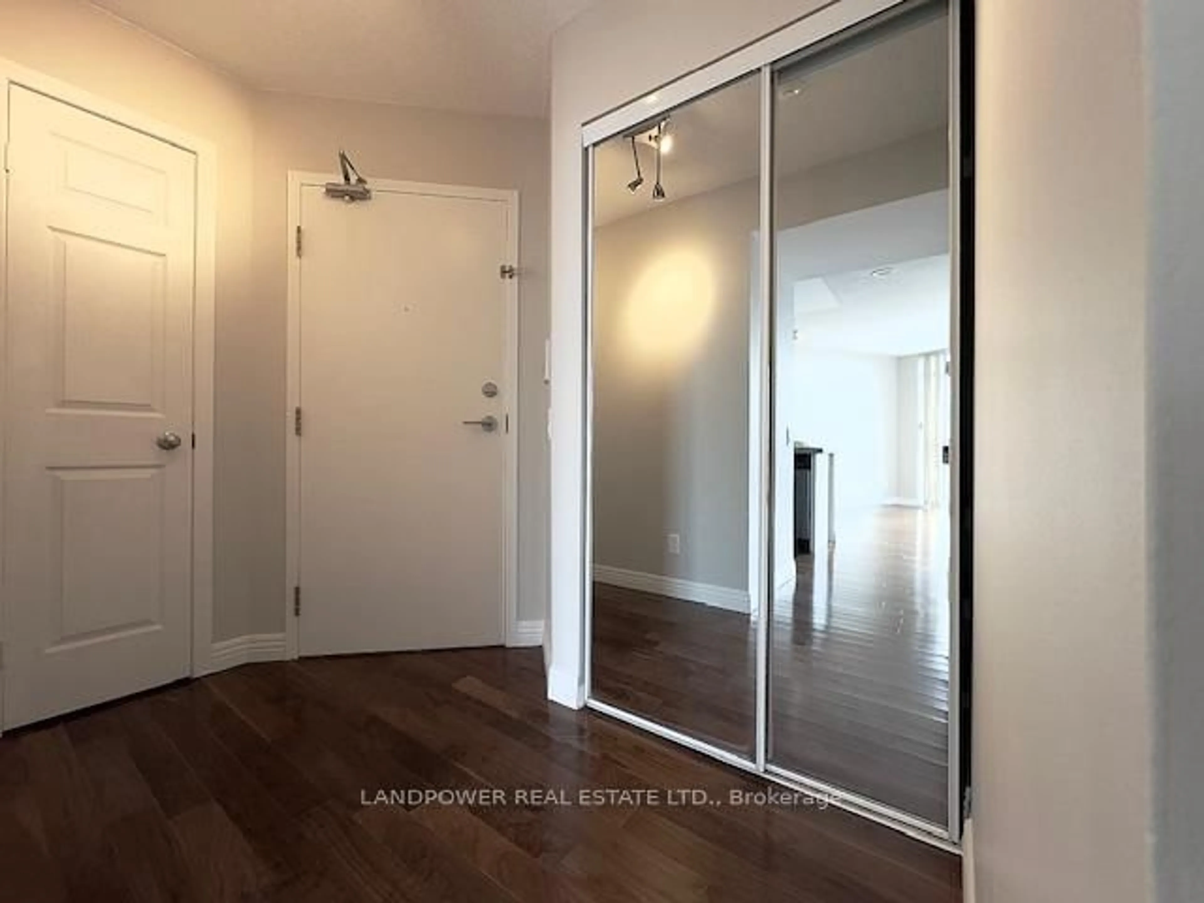 Indoor entryway for 28 Harrison Garden Blvd #2005, Toronto Ontario M2N 7B5