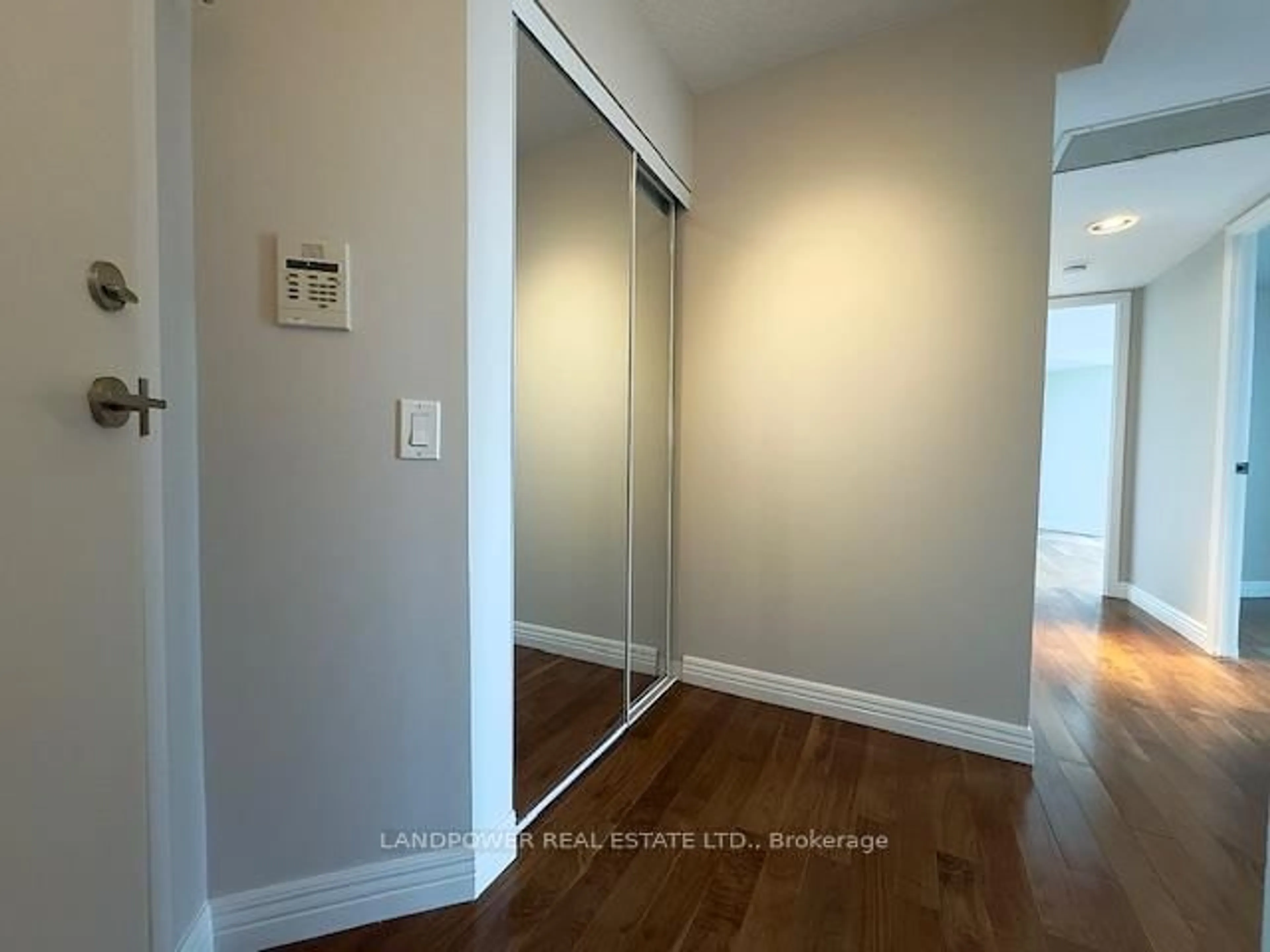Indoor entryway for 28 Harrison Garden Blvd #2005, Toronto Ontario M2N 7B5