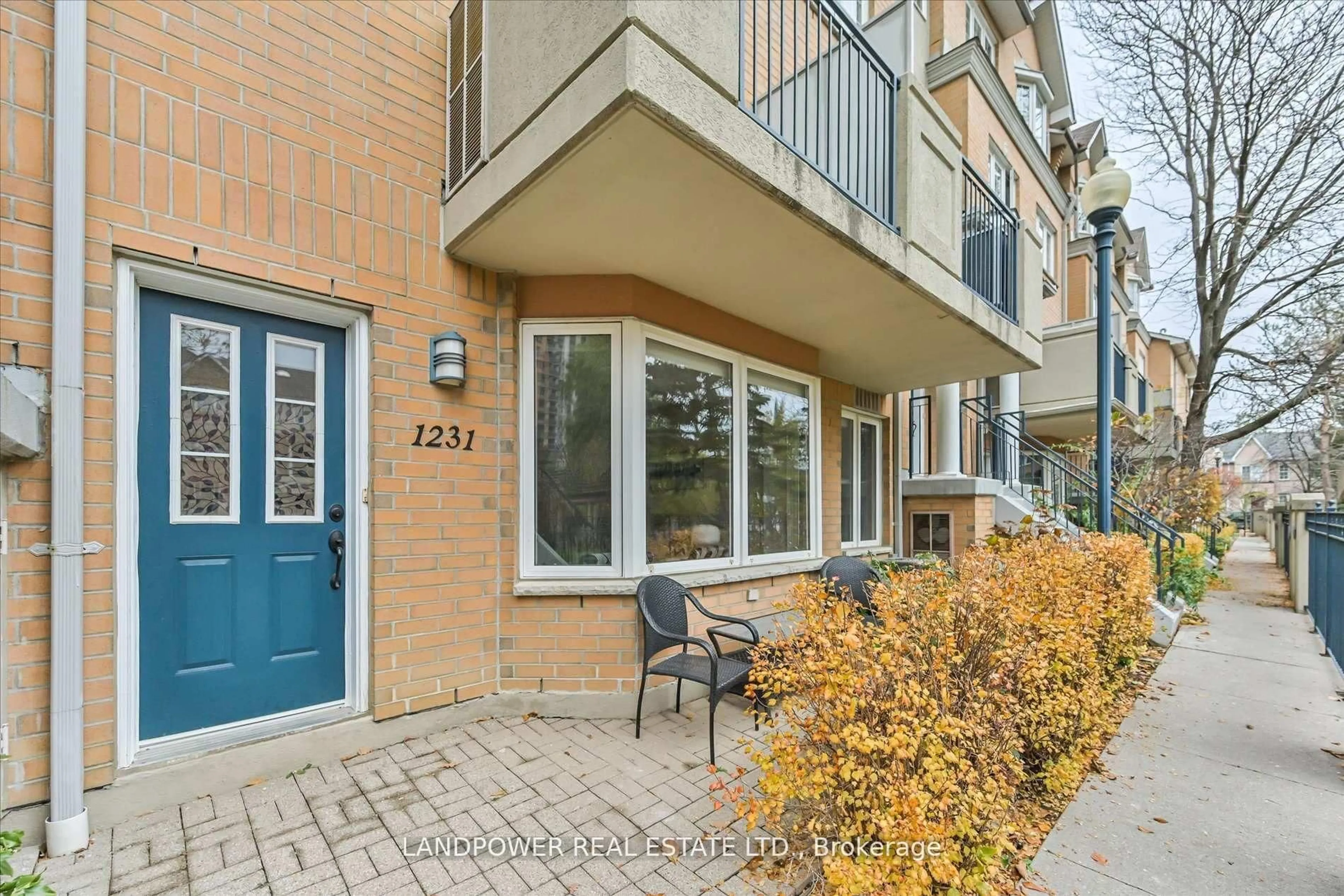 Patio, street for 28 Sommerset Way #1231, Toronto Ontario M2N 6W7