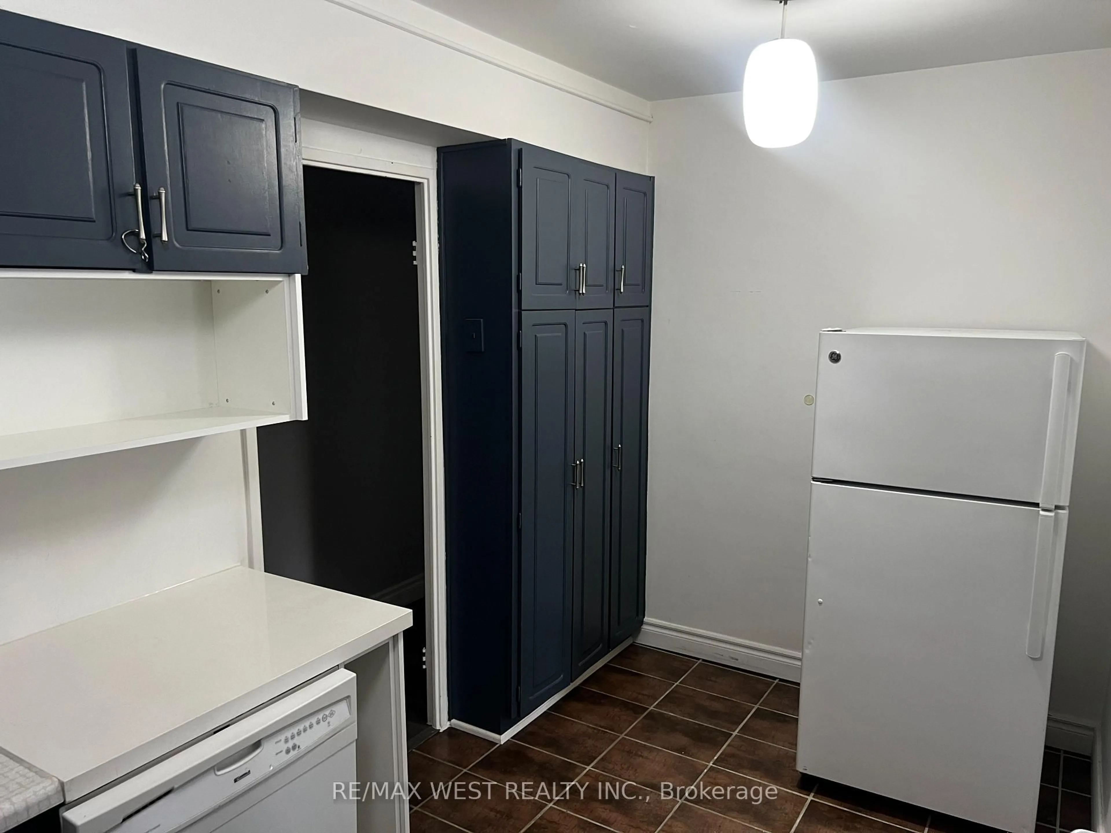 Standard kitchen, unknown for 130 Neptune Dr #202, Toronto Ontario M6A 1X5