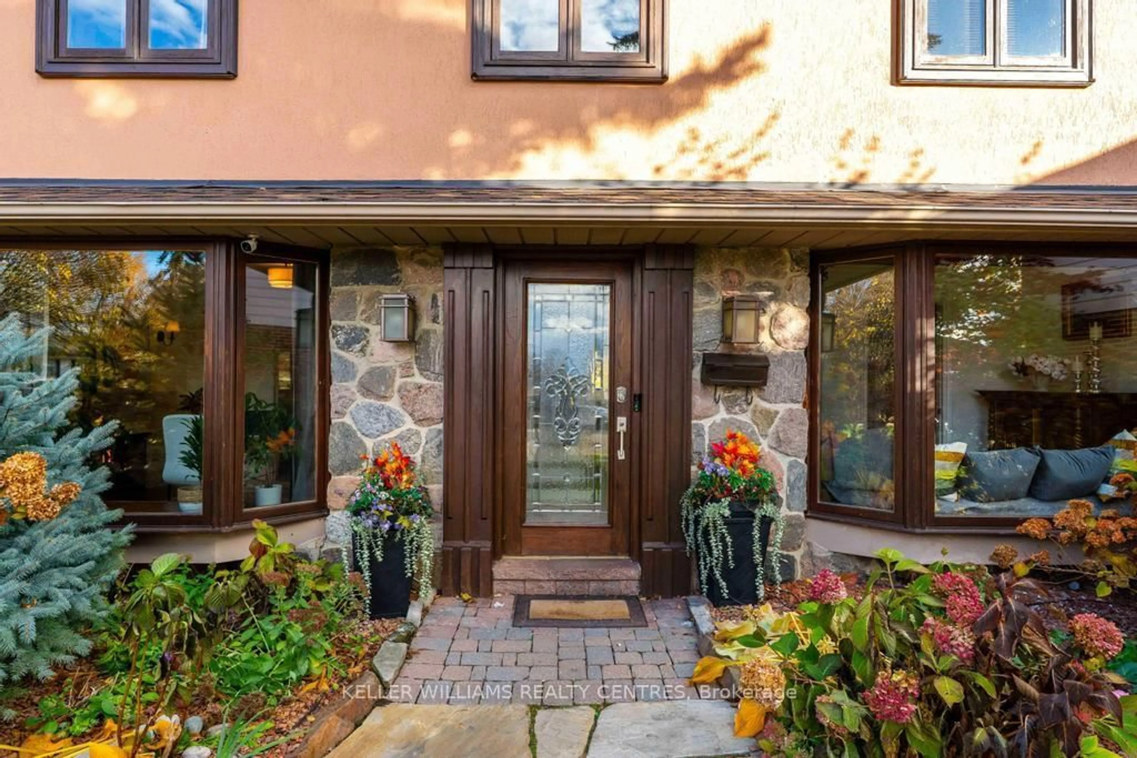 Indoor entryway for 50 Skyview Cres, Toronto Ontario M2J 1B8