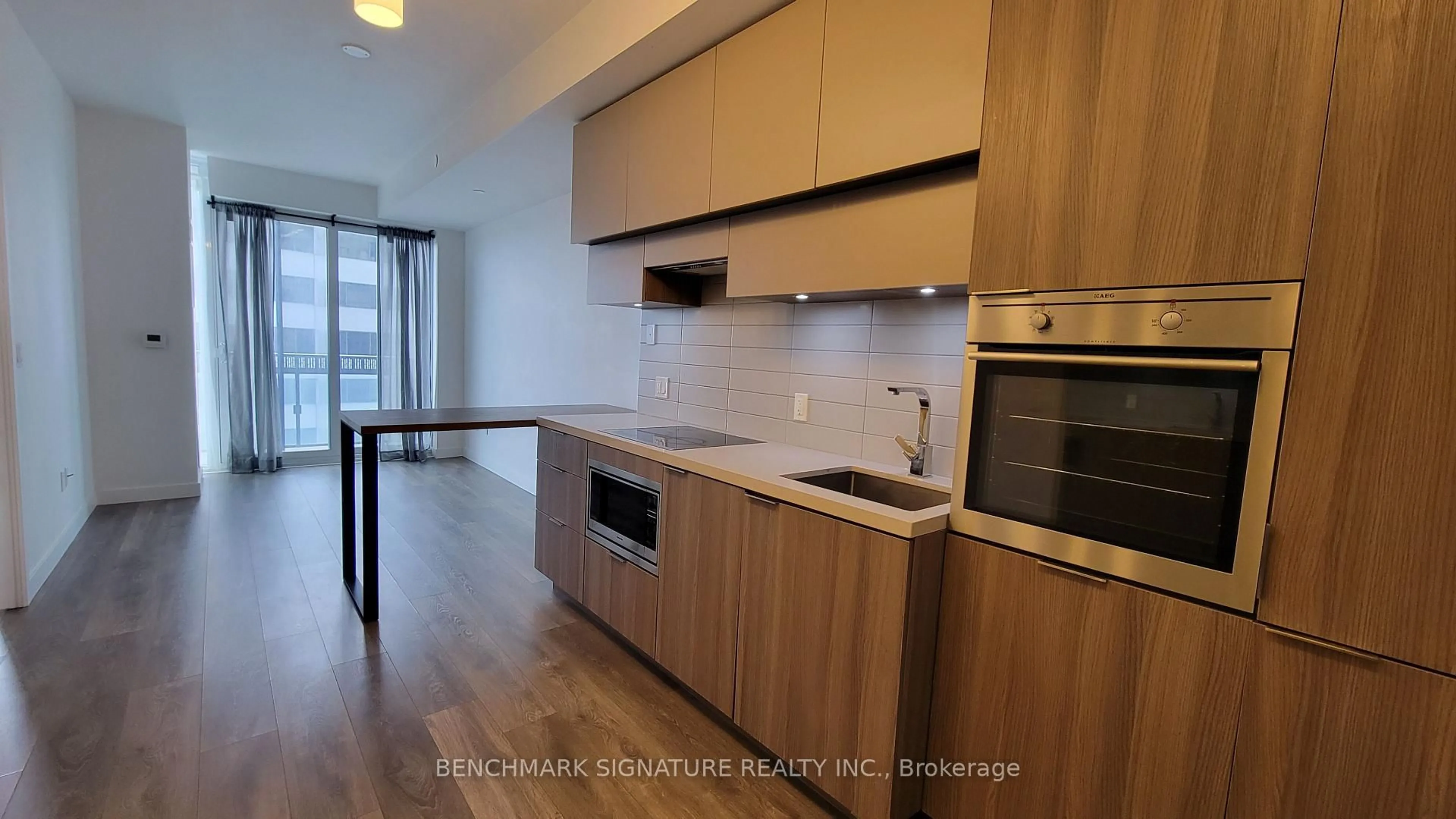 Standard kitchen, wood/laminate floor for 8 Eglinton Ave #3003, Toronto Ontario M4P 1A6