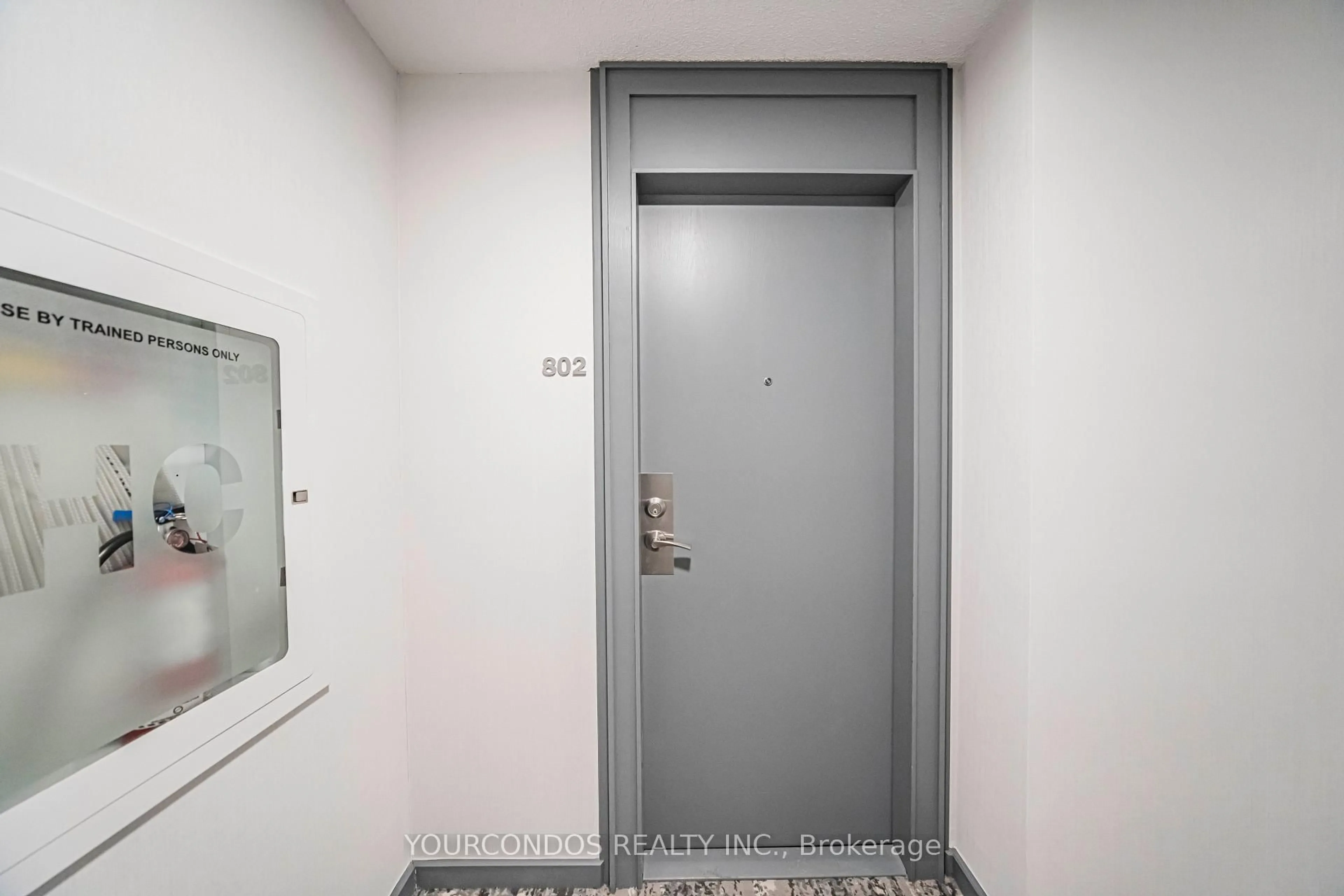 Indoor foyer for 18 Spring Garden Ave #802, Toronto Ontario M2N 7M2