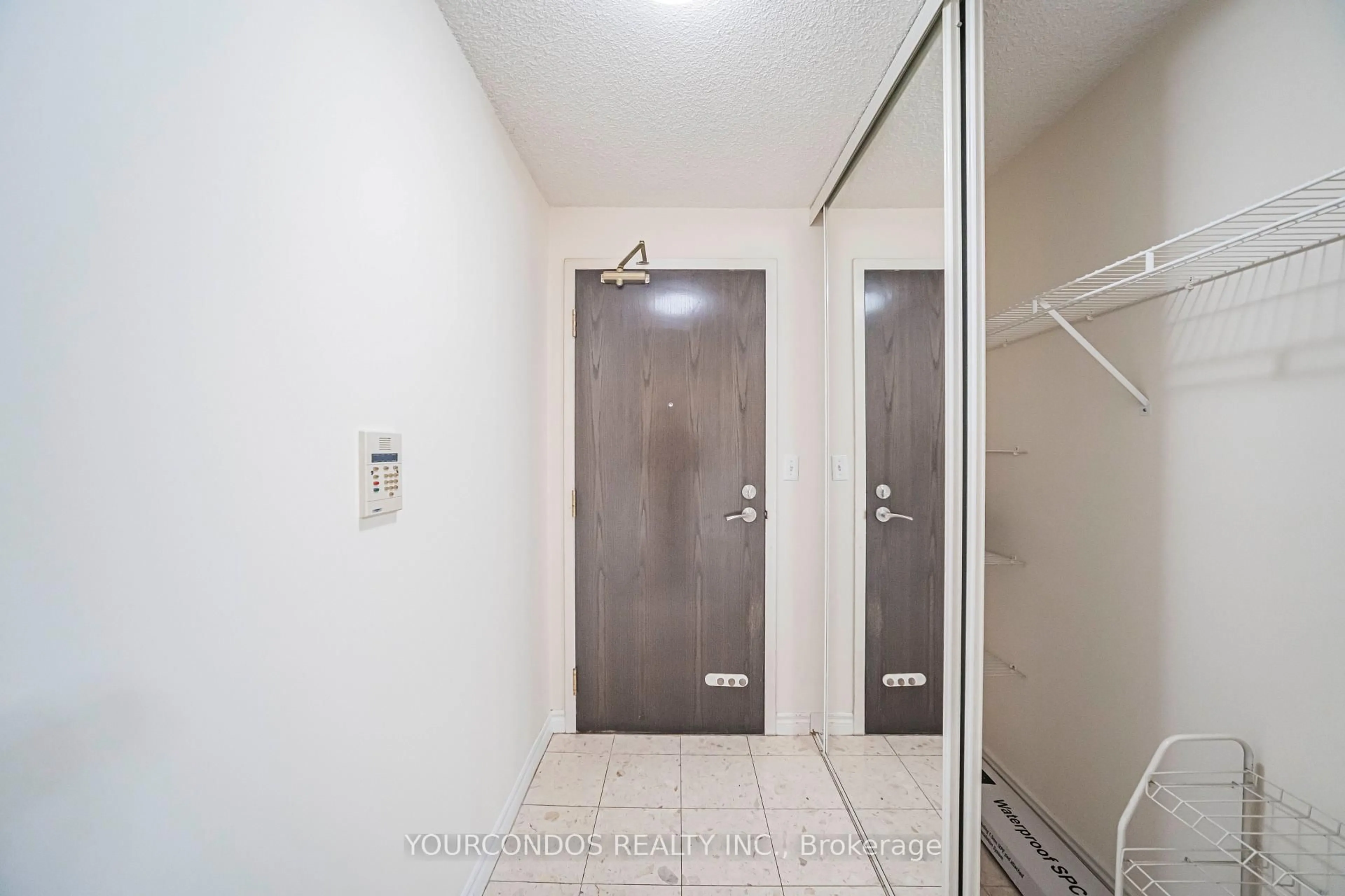 Indoor entryway for 18 Spring Garden Ave #802, Toronto Ontario M2N 7M2
