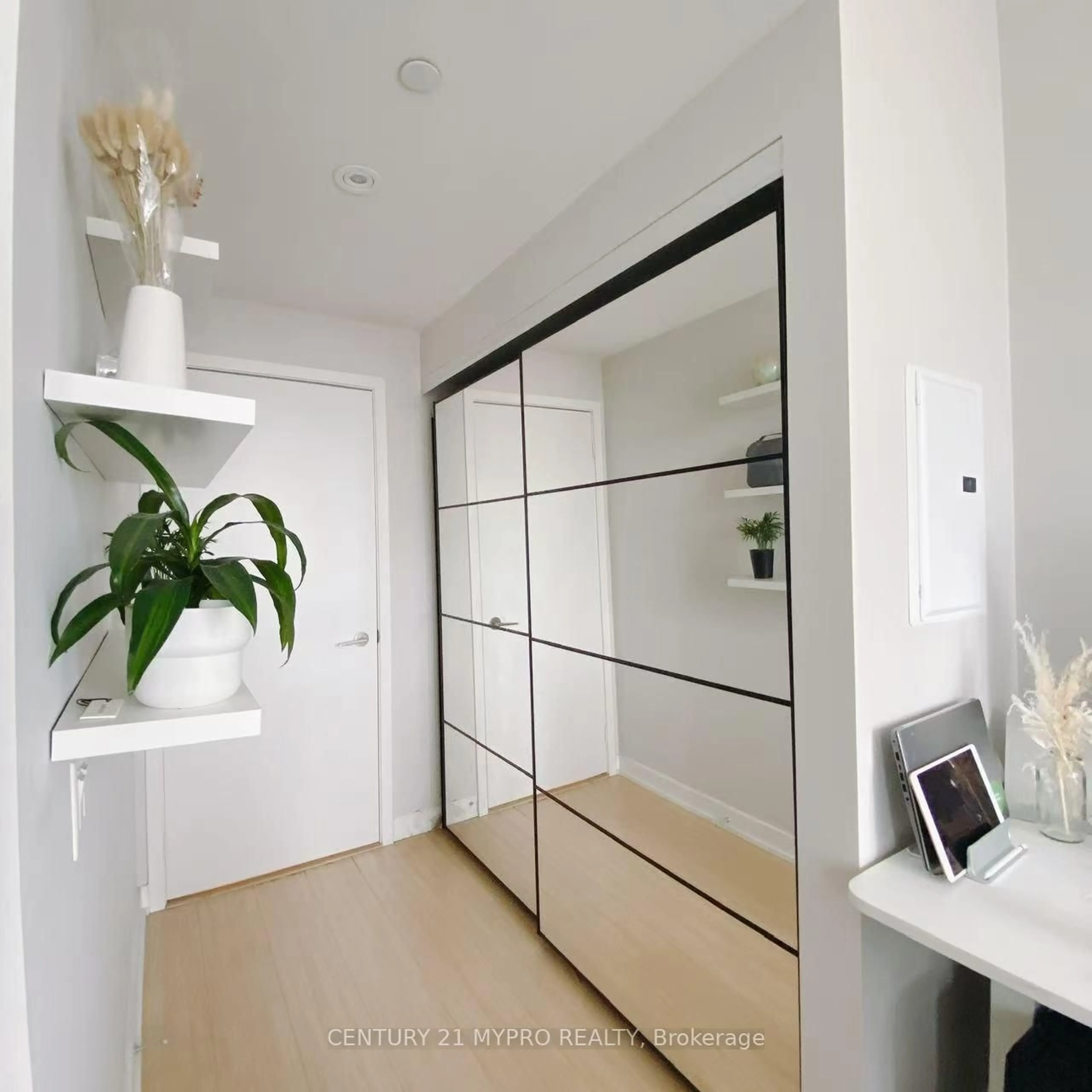 Indoor entryway for 85 Queens Wharf Rd #2611, Toronto Ontario M5V 0J8