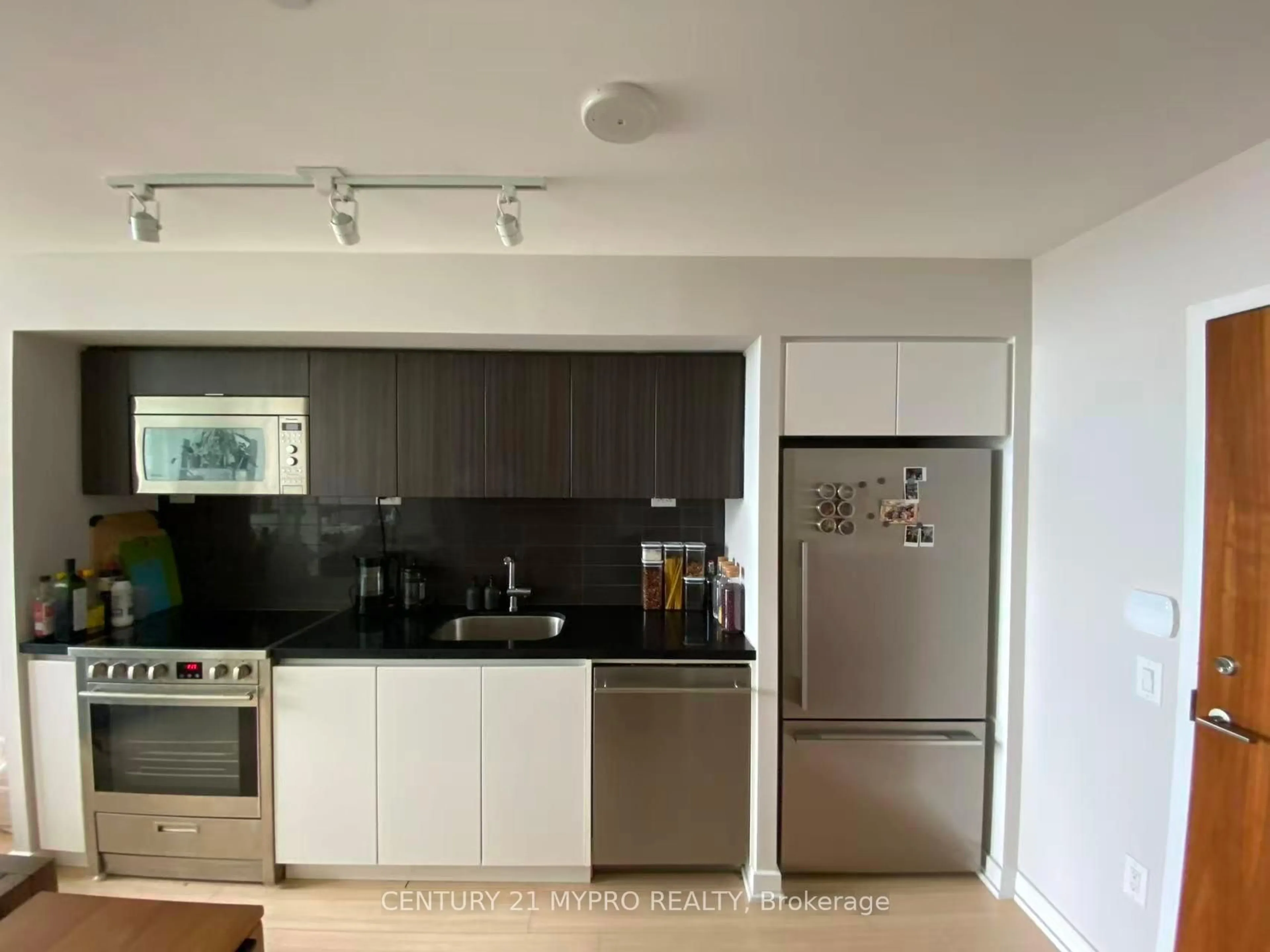 Standard kitchen, unknown for 85 Queens Wharf Rd #2611, Toronto Ontario M5V 0J8