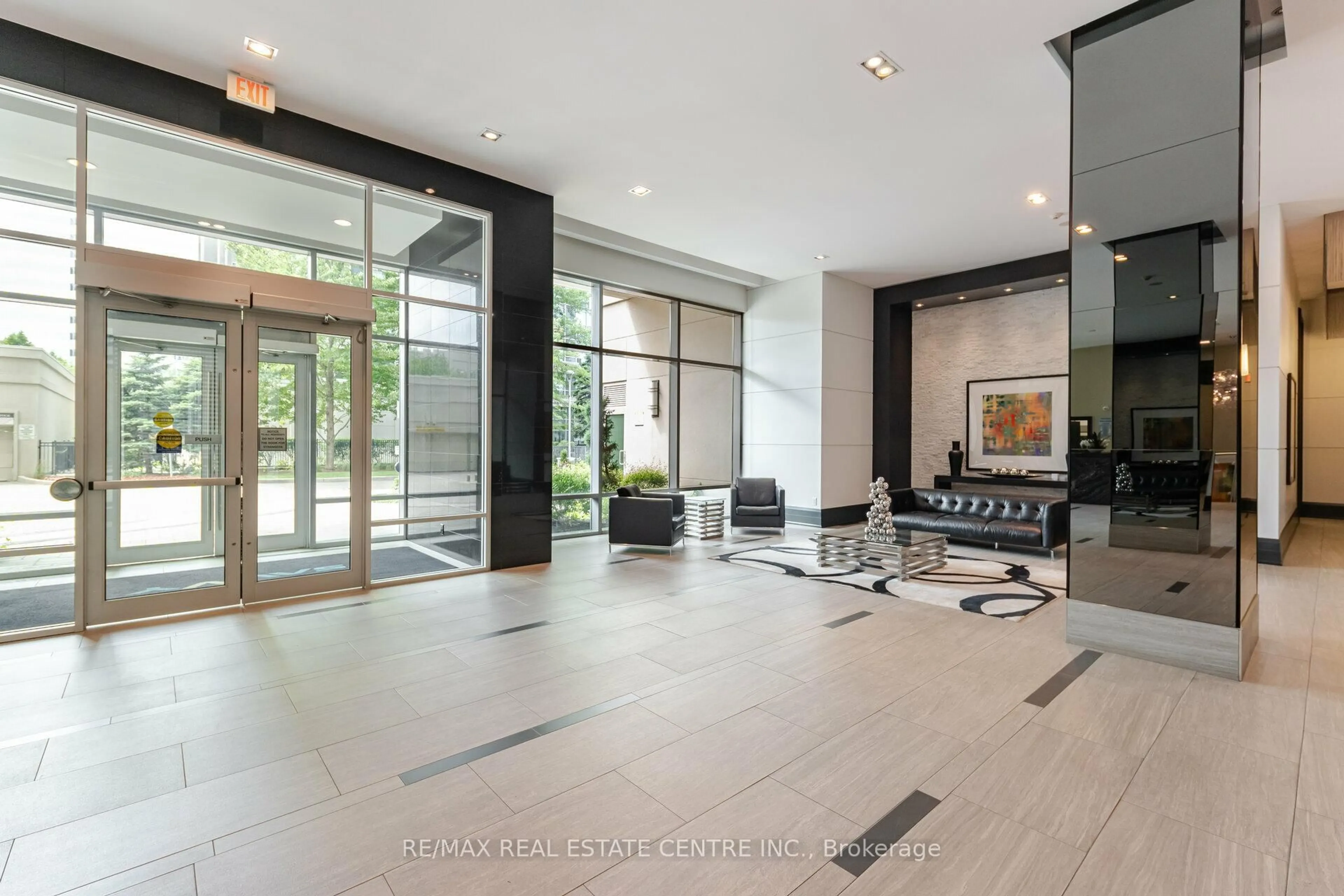 Indoor foyer for 17 Anndale Dr #906, Toronto Ontario M2N 2W7