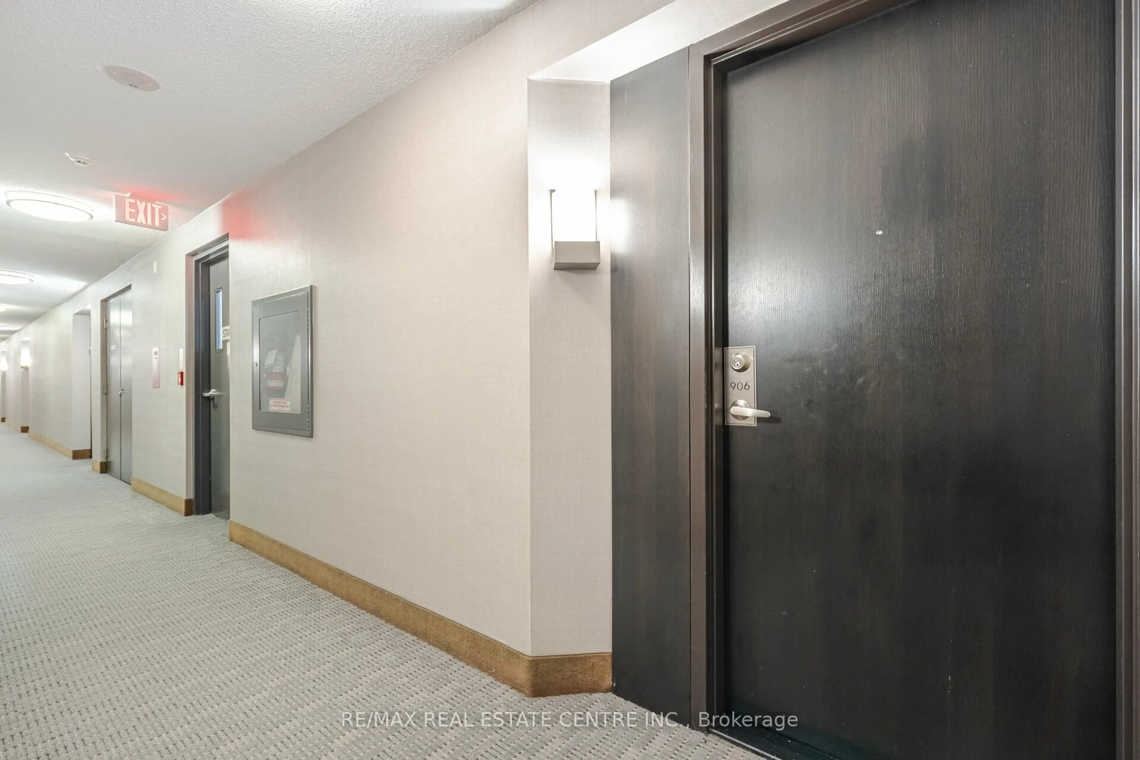 Indoor foyer for 17 Anndale Dr #906, Toronto Ontario M2N 2W7