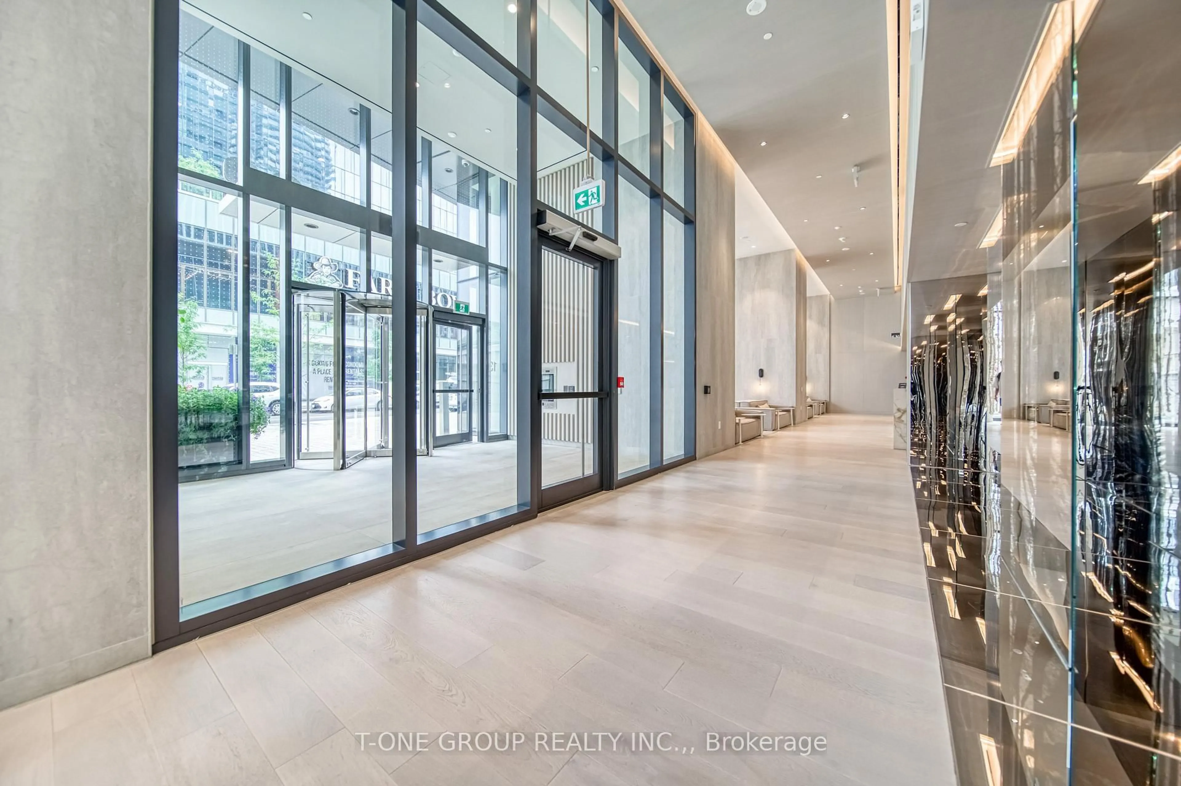 Indoor foyer for 138 Downes St #6807, Toronto Ontario M5E 0E4