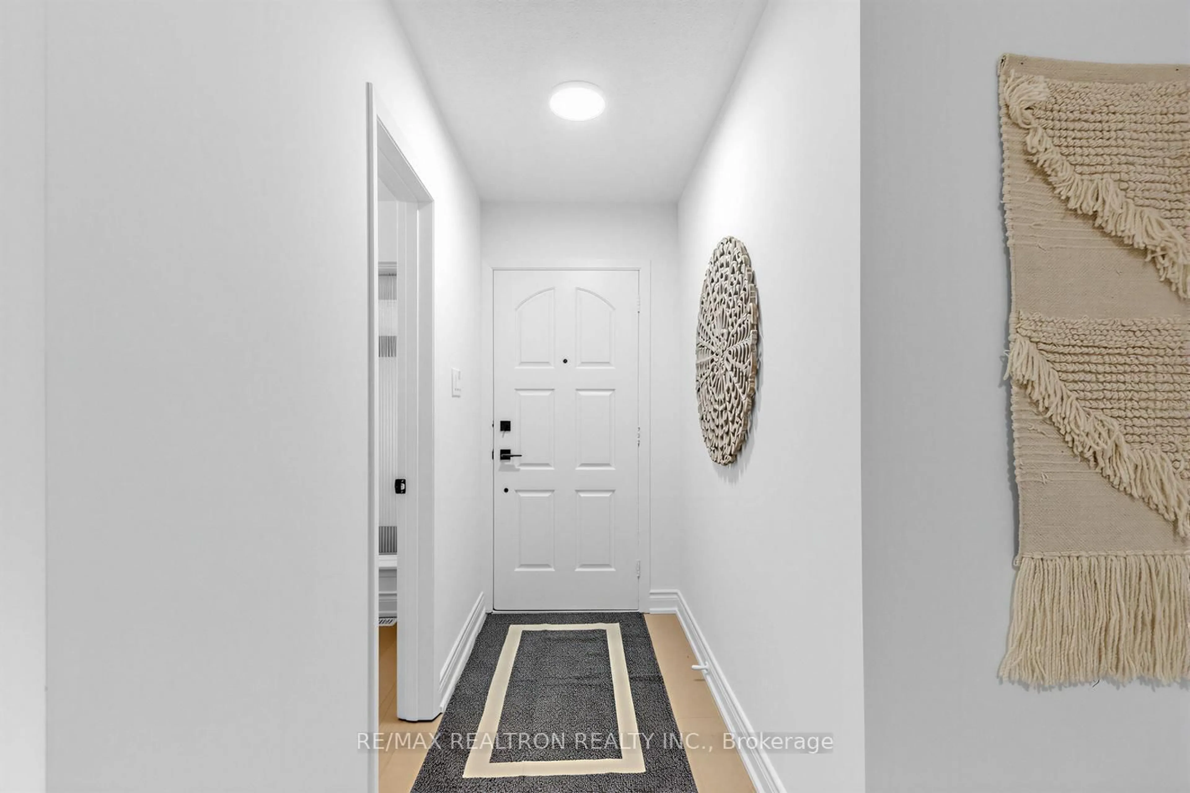 Indoor entryway for 171 Sexton Cres, Toronto Ontario M2H 2L7