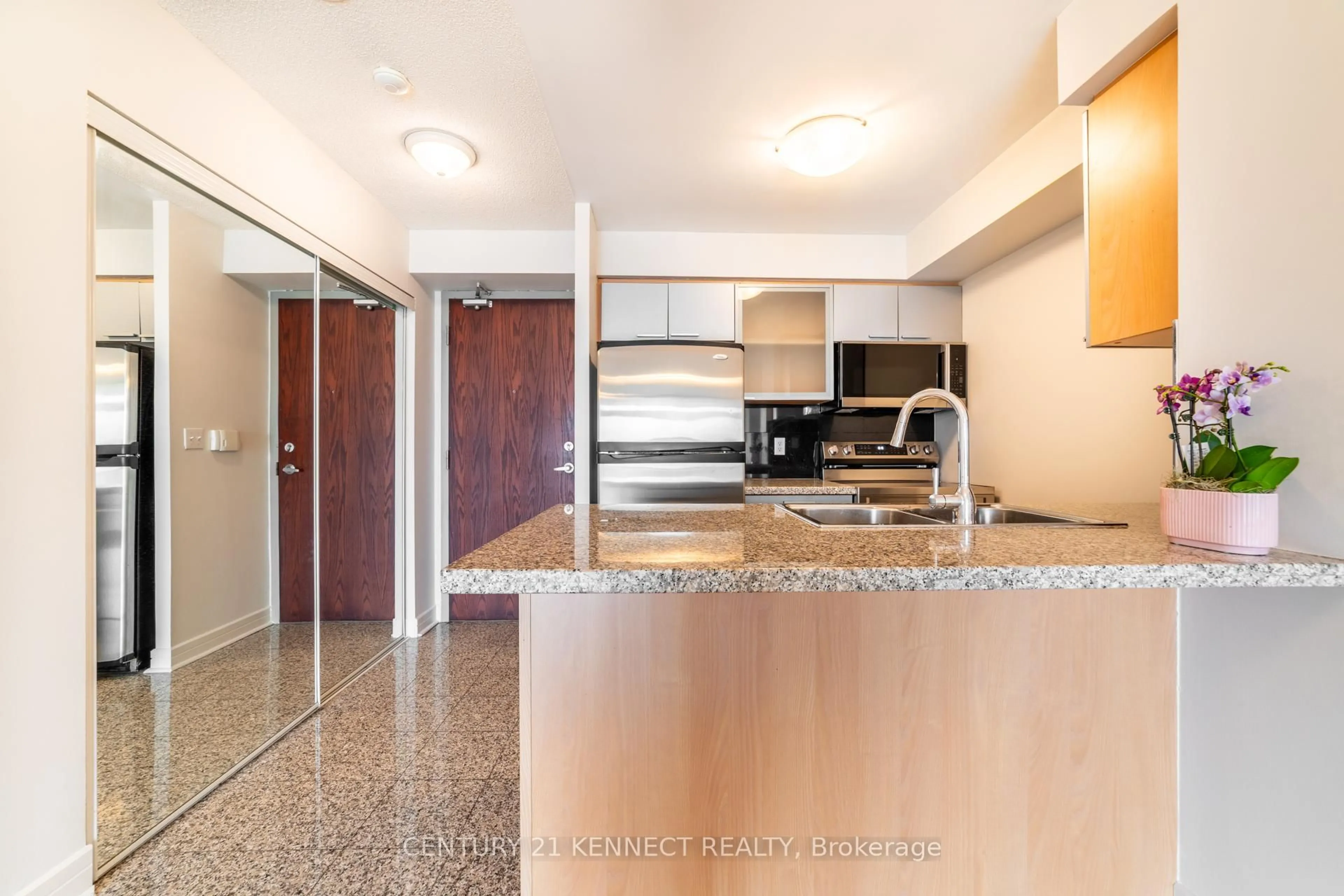 Standard kitchen, ceramic/tile floor for 16 Harrison Garden Blvd #1710, Toronto Ontario M2N 7J6