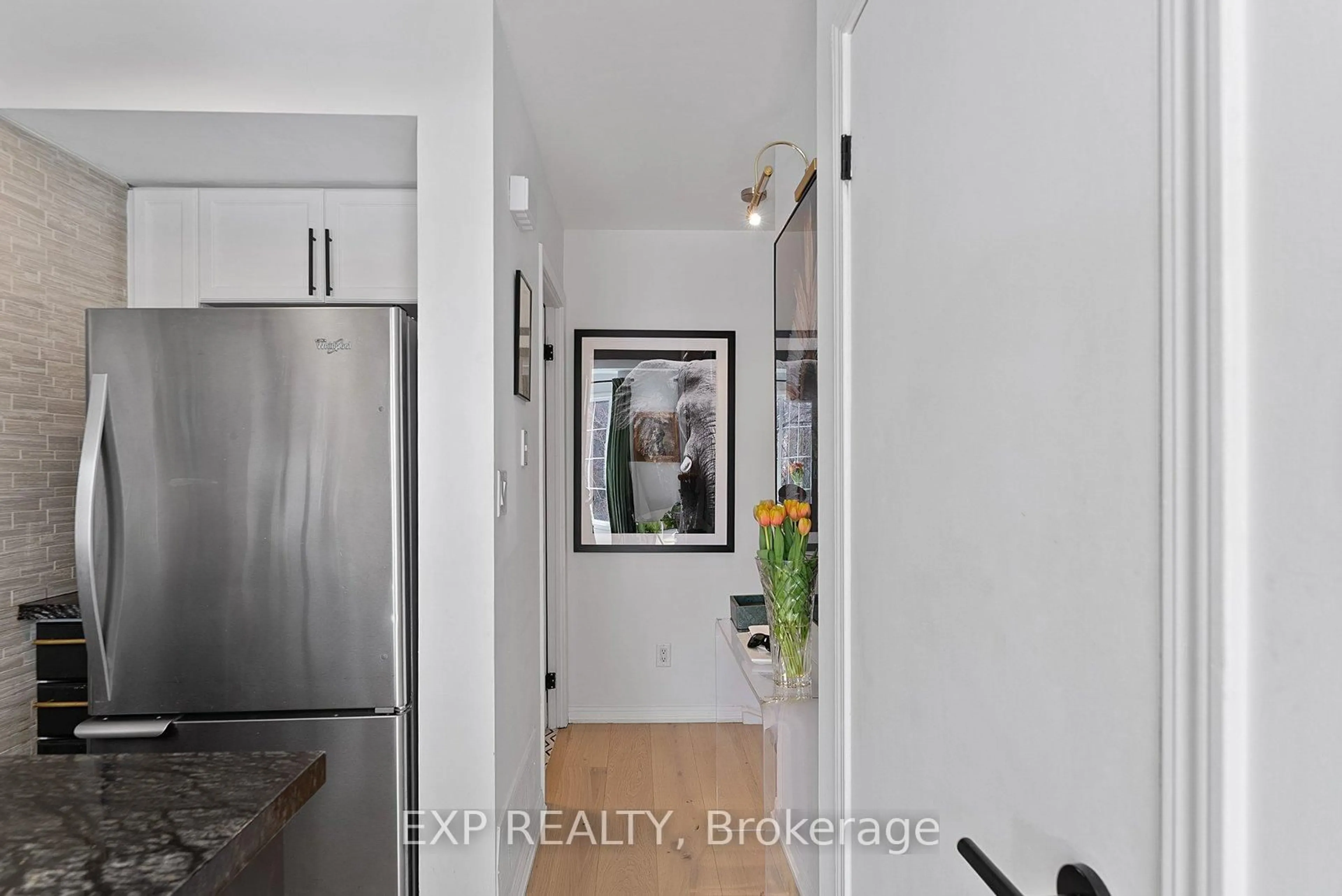 Indoor entryway for 3 Everson Dr #675, Toronto Ontario M2N 7C2