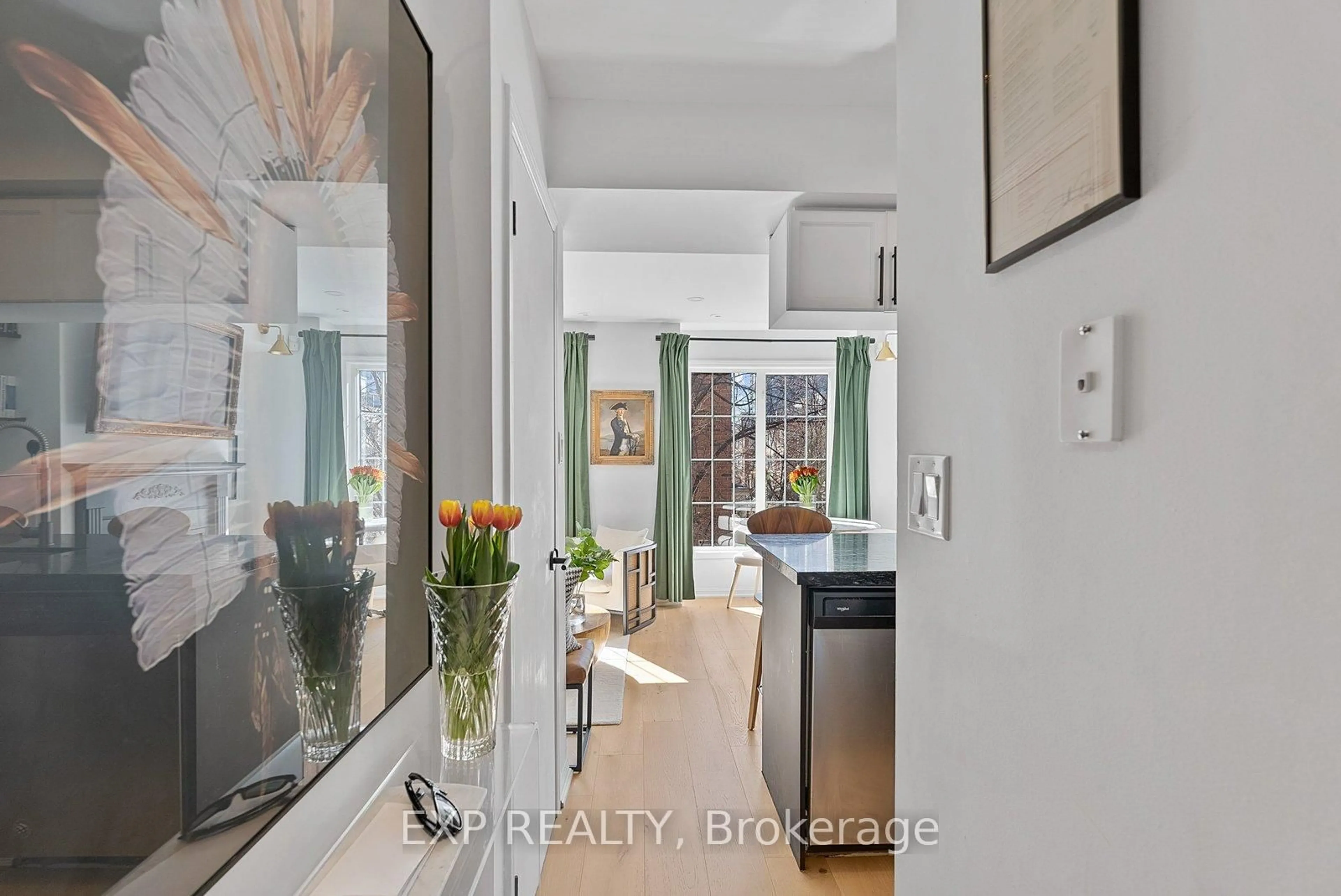 Indoor entryway for 3 Everson Dr #675, Toronto Ontario M2N 7C2