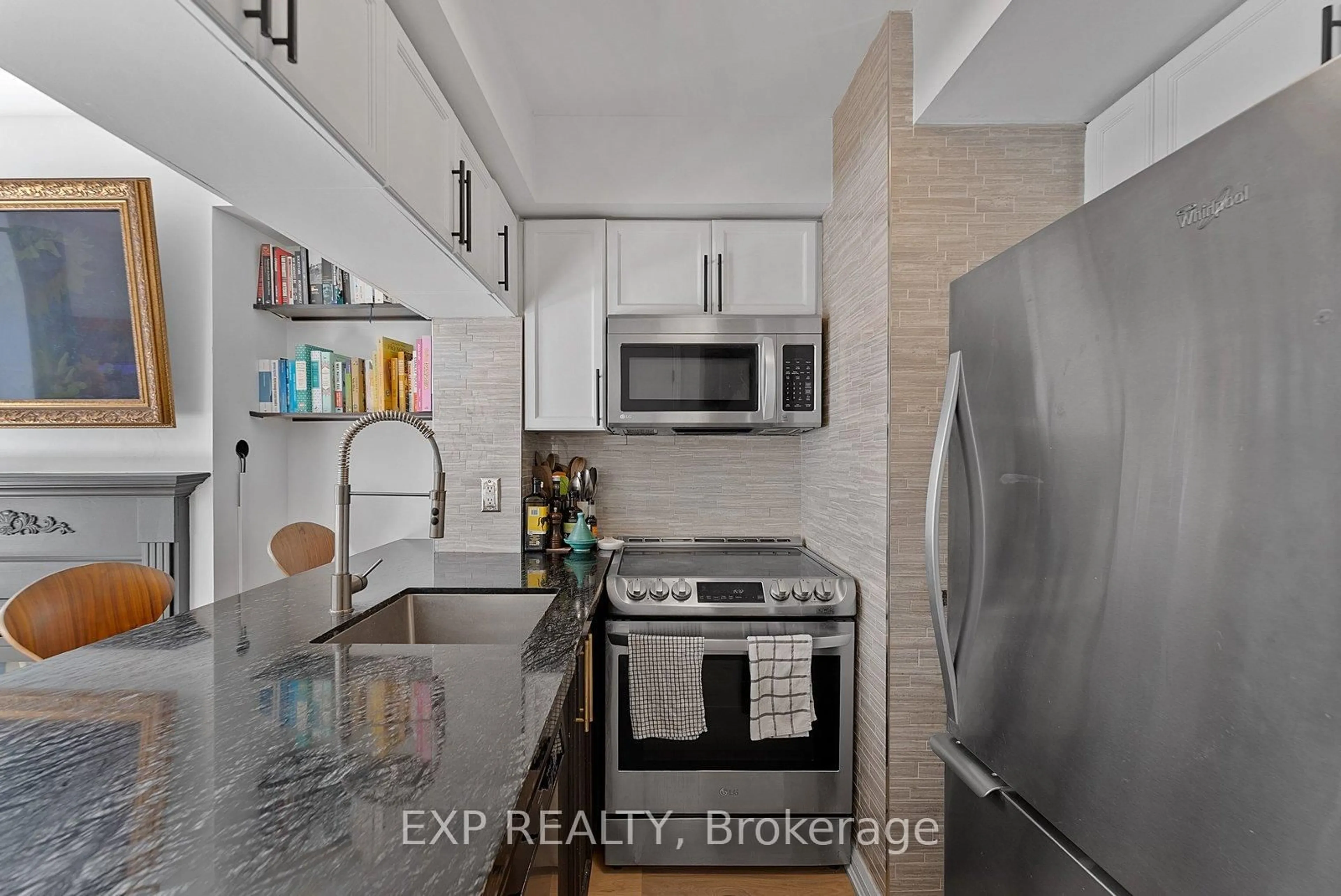 Standard kitchen, ceramic/tile floor for 3 Everson Dr #675, Toronto Ontario M2N 7C2