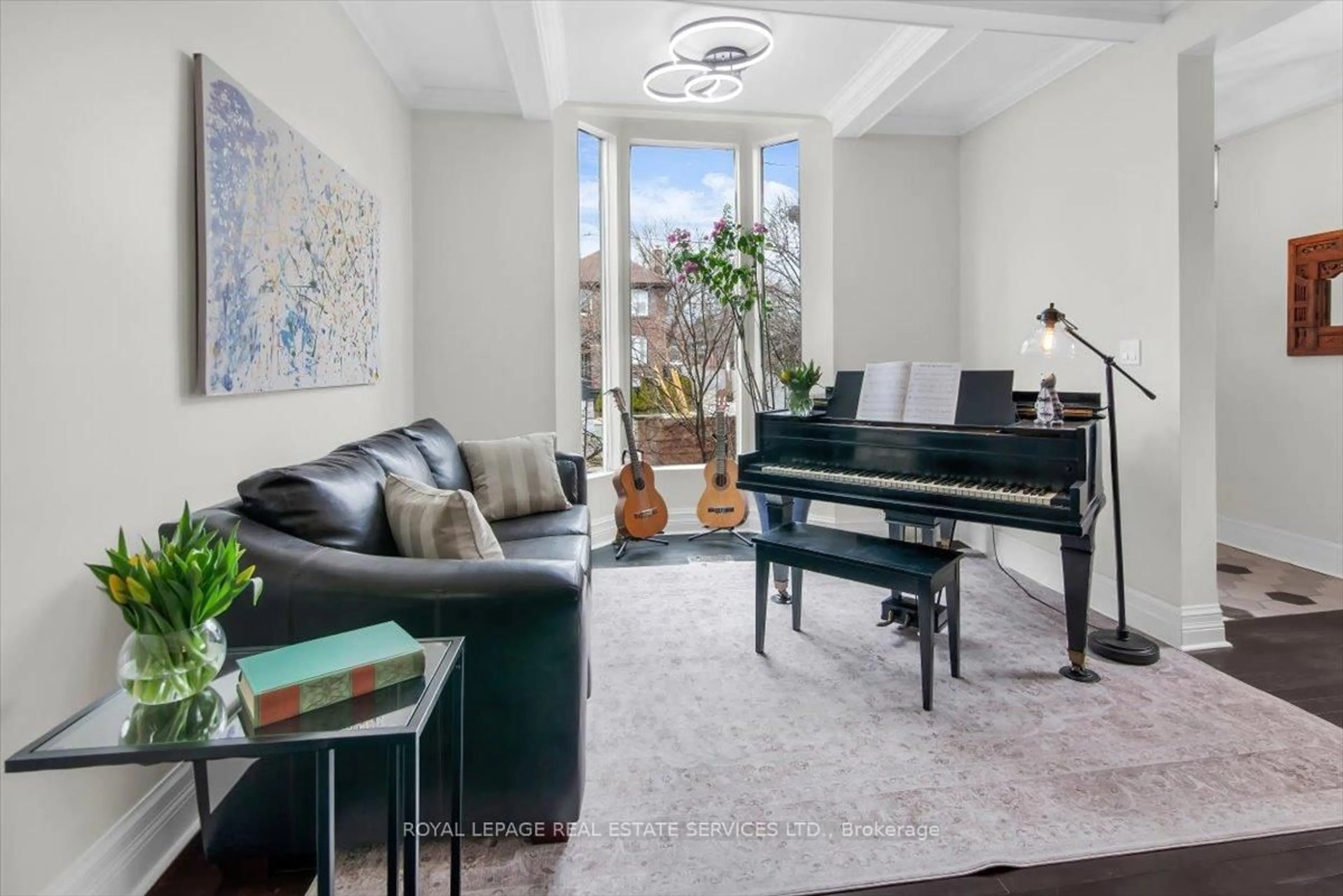 Living room with furniture, unknown for 239 Heath St, Toronto Ontario M4T 1T1