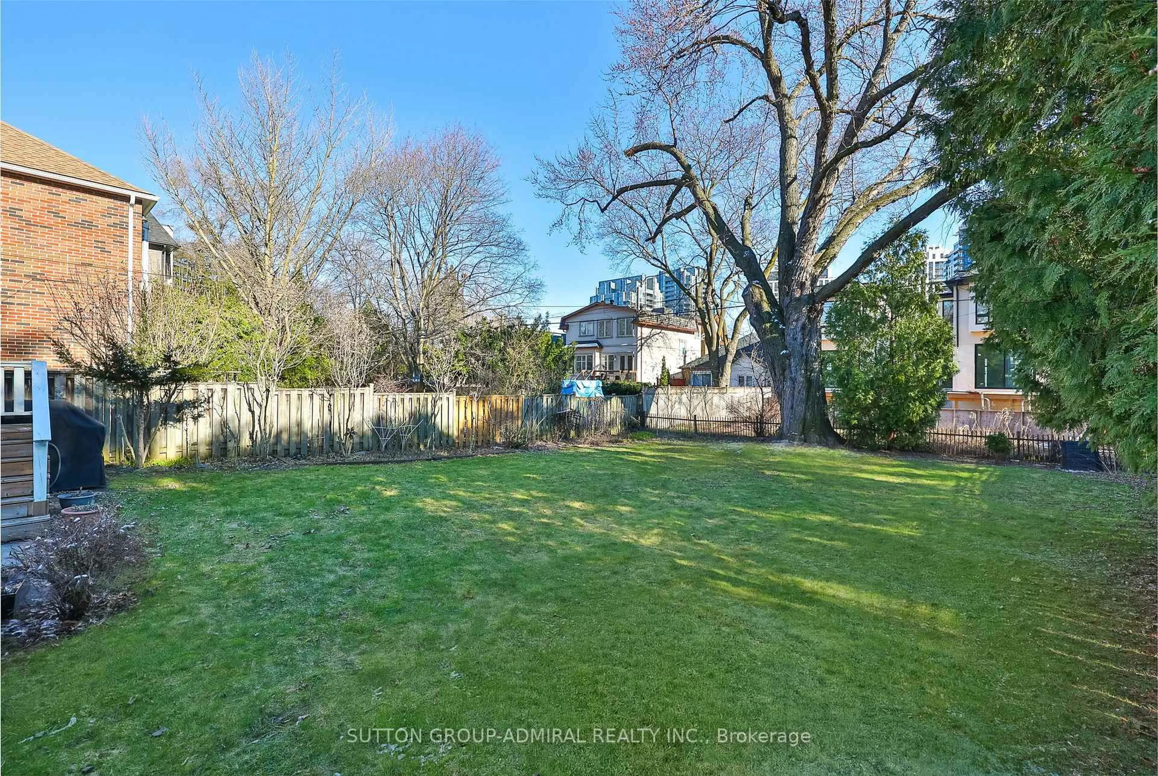 A pic from outside/outdoor area/front of a property/back of a property/a pic from drone, street for 75 Glendora Ave, Toronto Ontario M2N 2V9