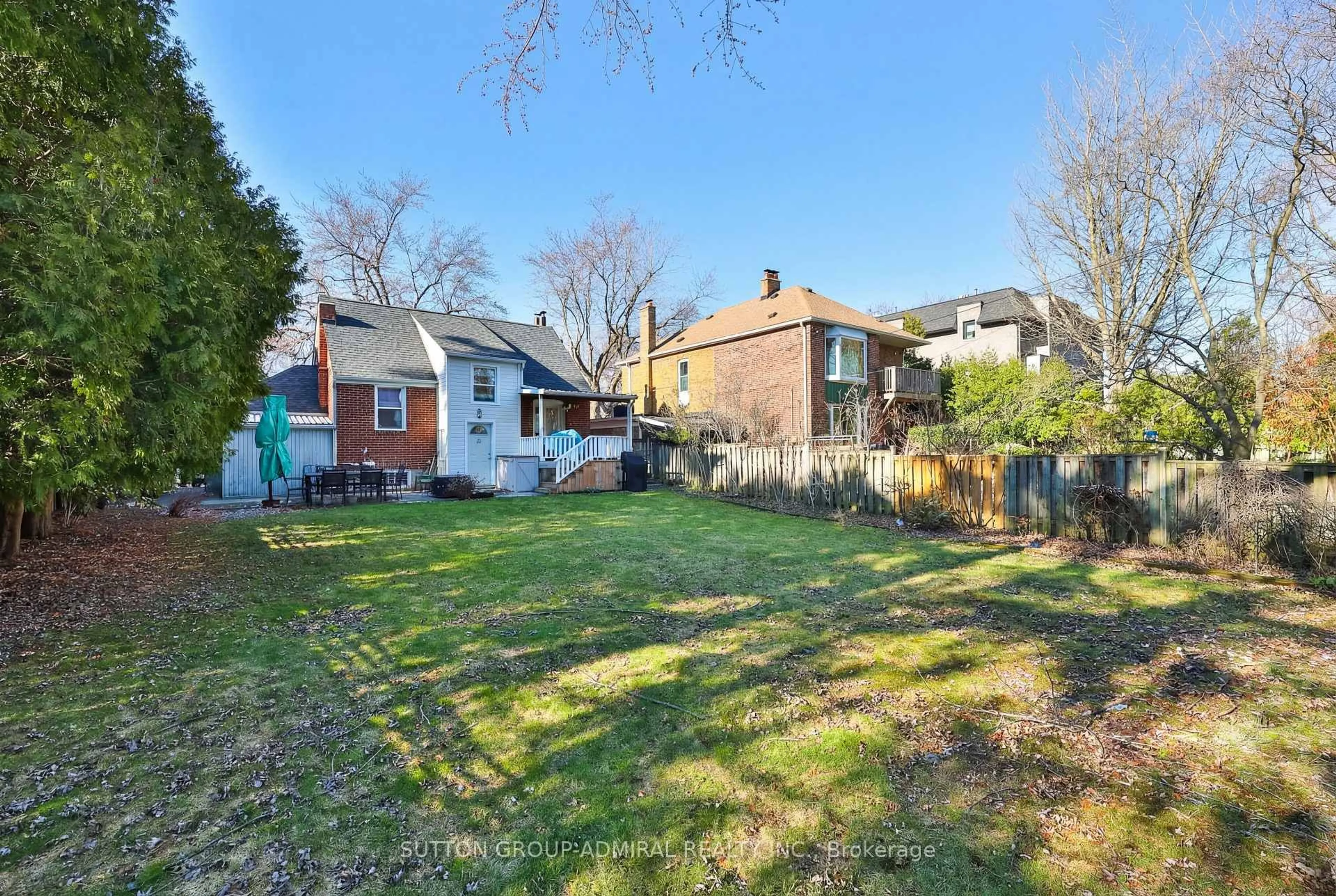 A pic from outside/outdoor area/front of a property/back of a property/a pic from drone, street for 75 Glendora Ave, Toronto Ontario M2N 2V9