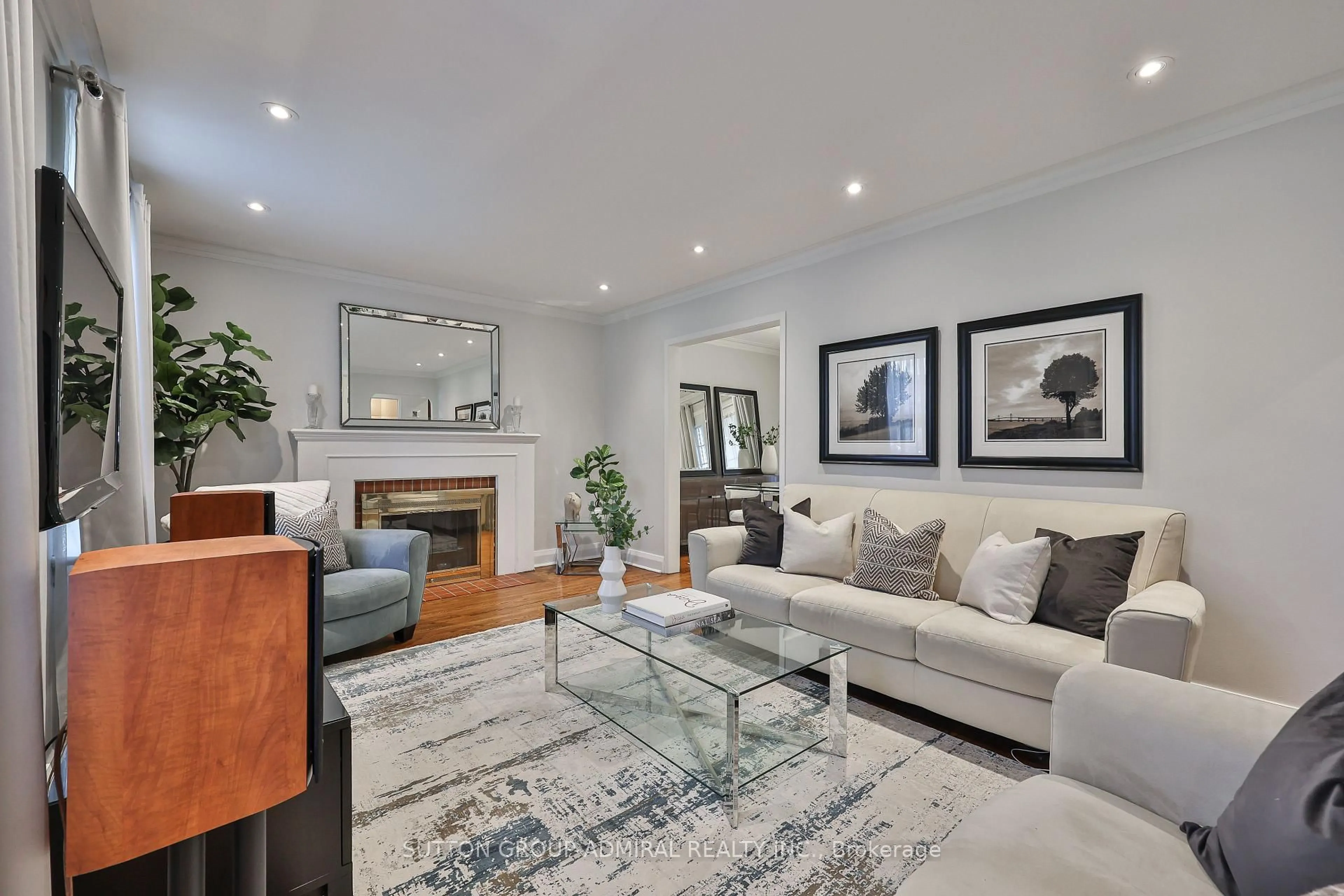 Living room with furniture, unknown for 75 Glendora Ave, Toronto Ontario M2N 2V9