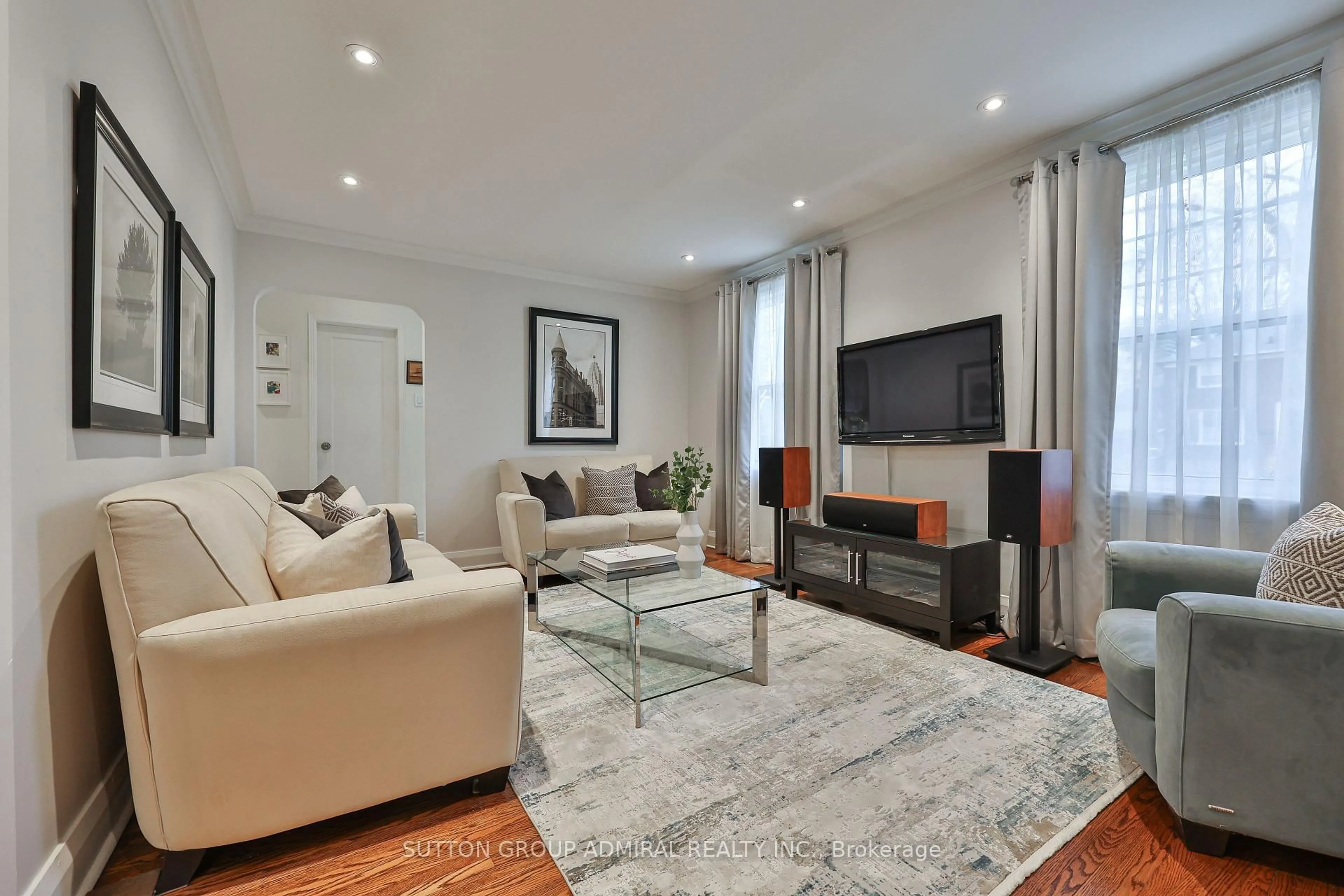 Living room with furniture, unknown for 75 Glendora Ave, Toronto Ontario M2N 2V9