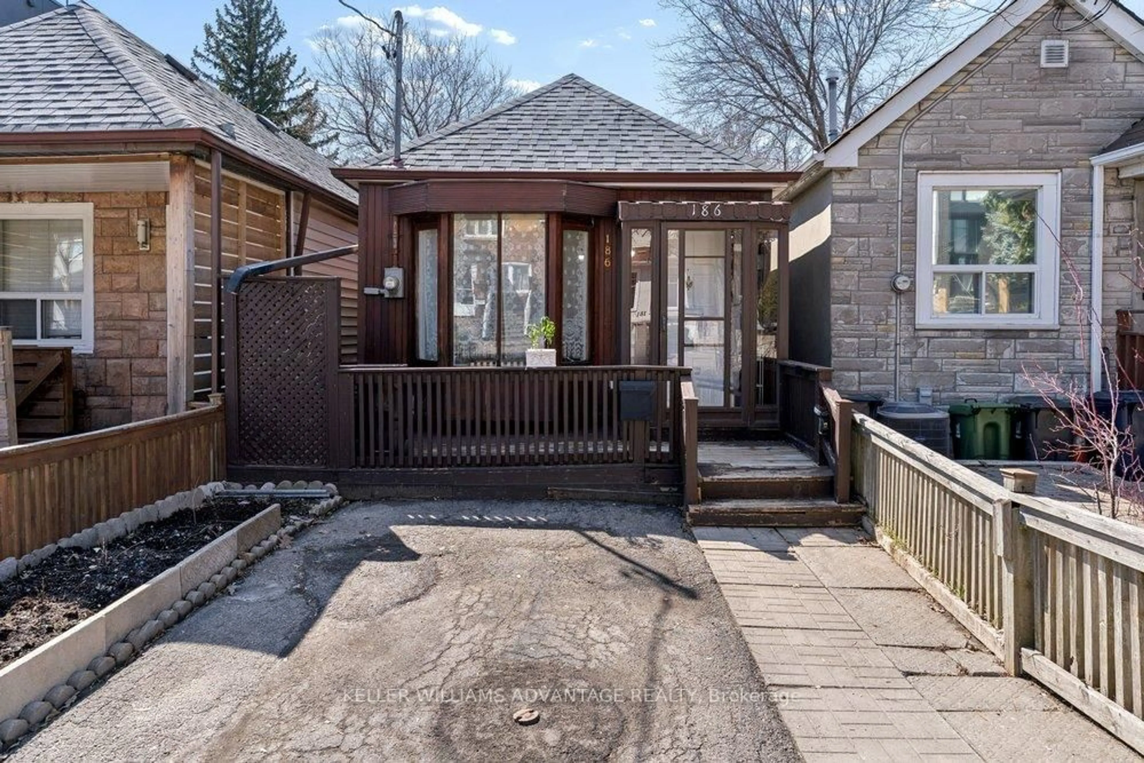 Unknown for 186 Cedric Ave, Toronto Ontario M6C 3X8