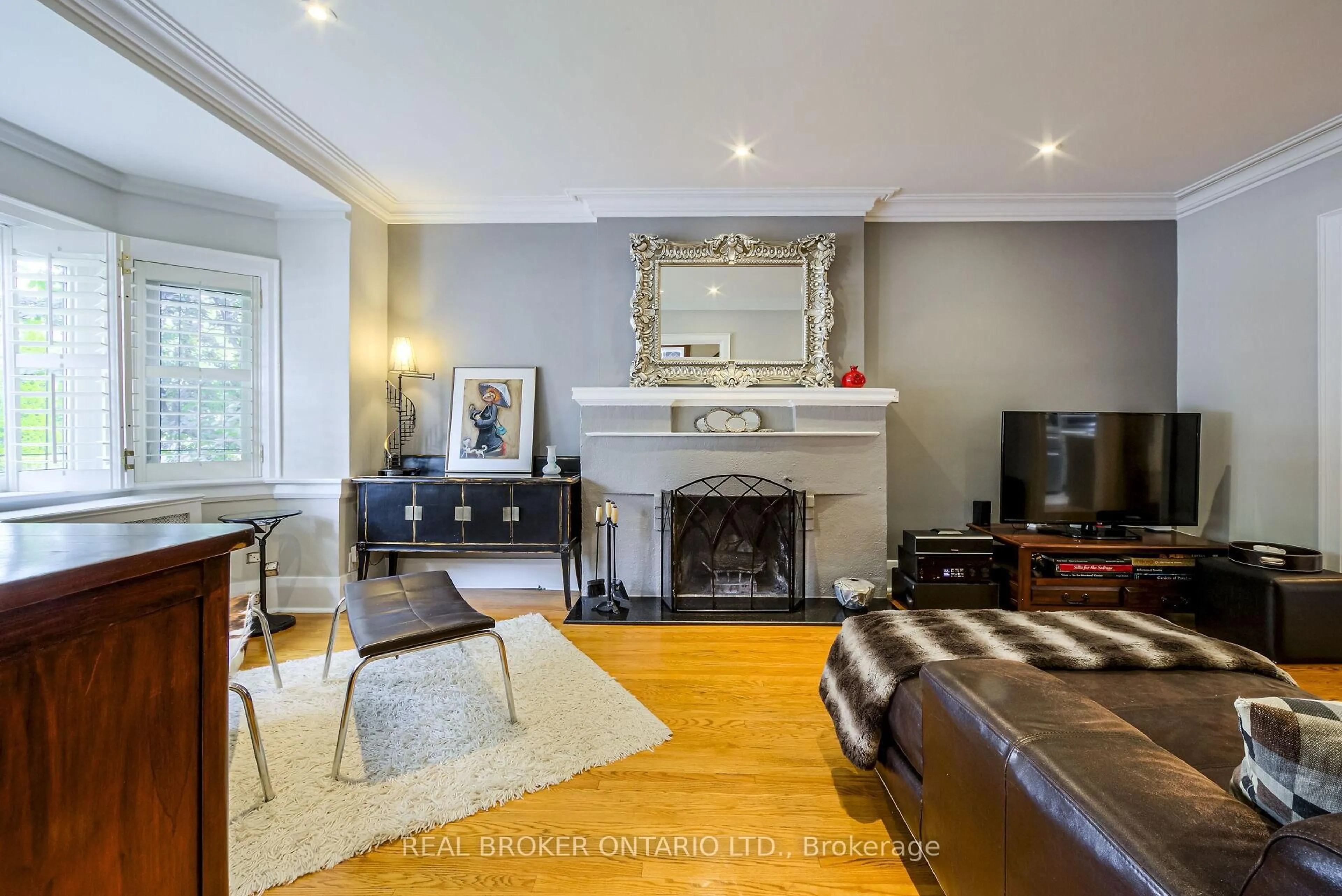 Living room with furniture, wood/laminate floor for 413 Roselawn Ave, Toronto Ontario M5N 1J9