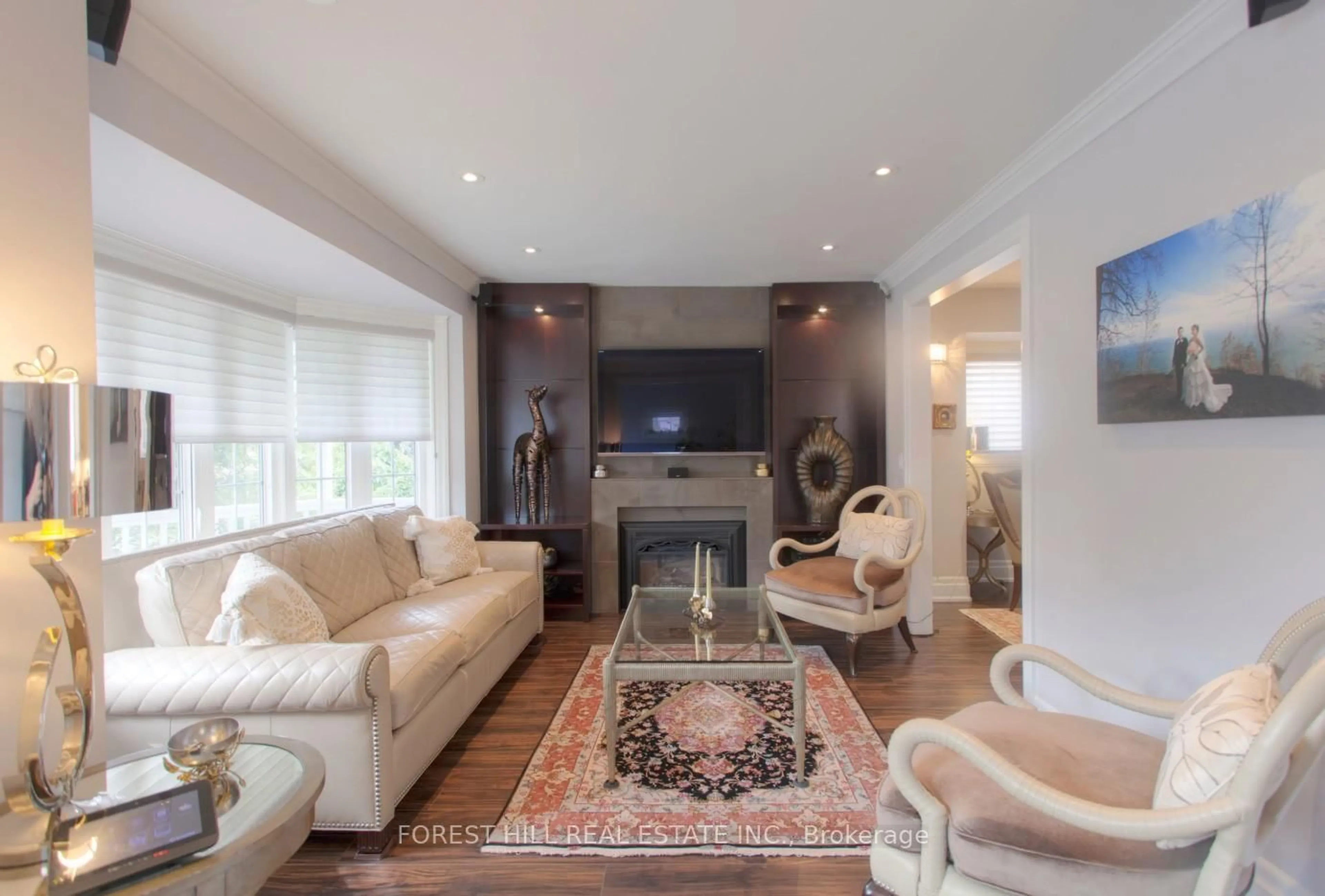 Living room with furniture, unknown for 136 Hollywood Ave, Toronto Ontario M2N 3K3