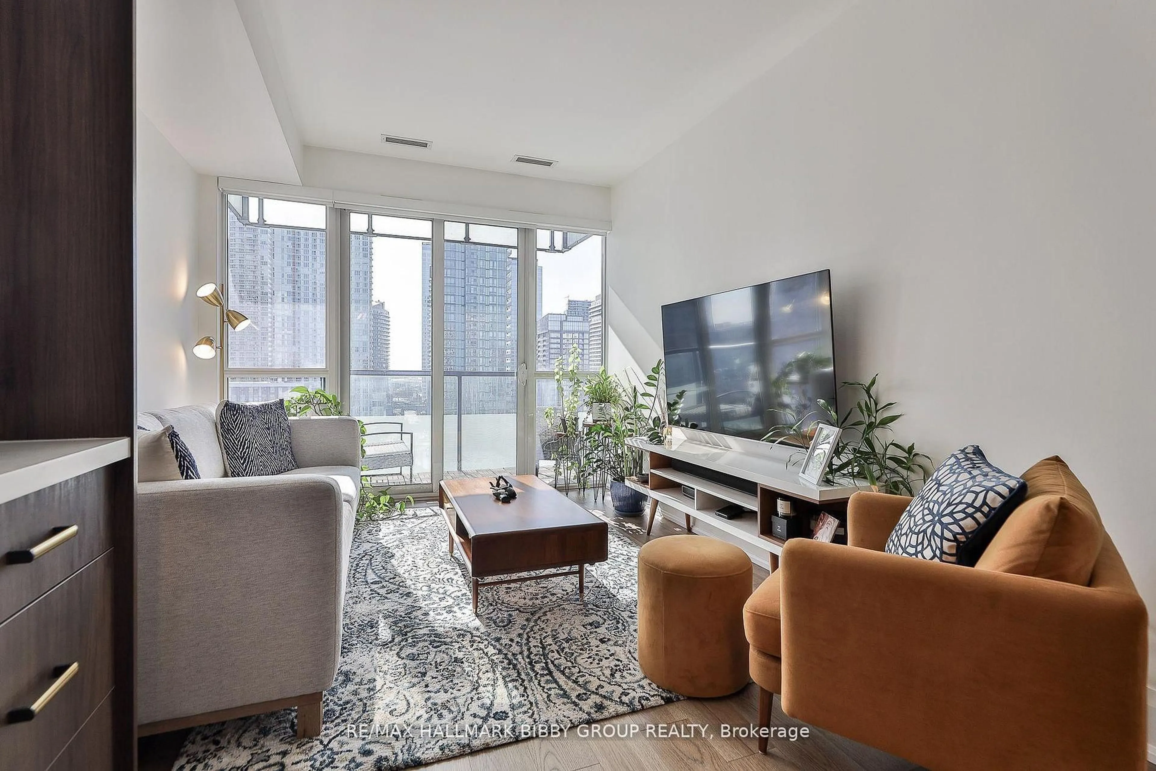 Living room with furniture, unknown for 560 Front St #1131, Toronto Ontario M5V 1C1