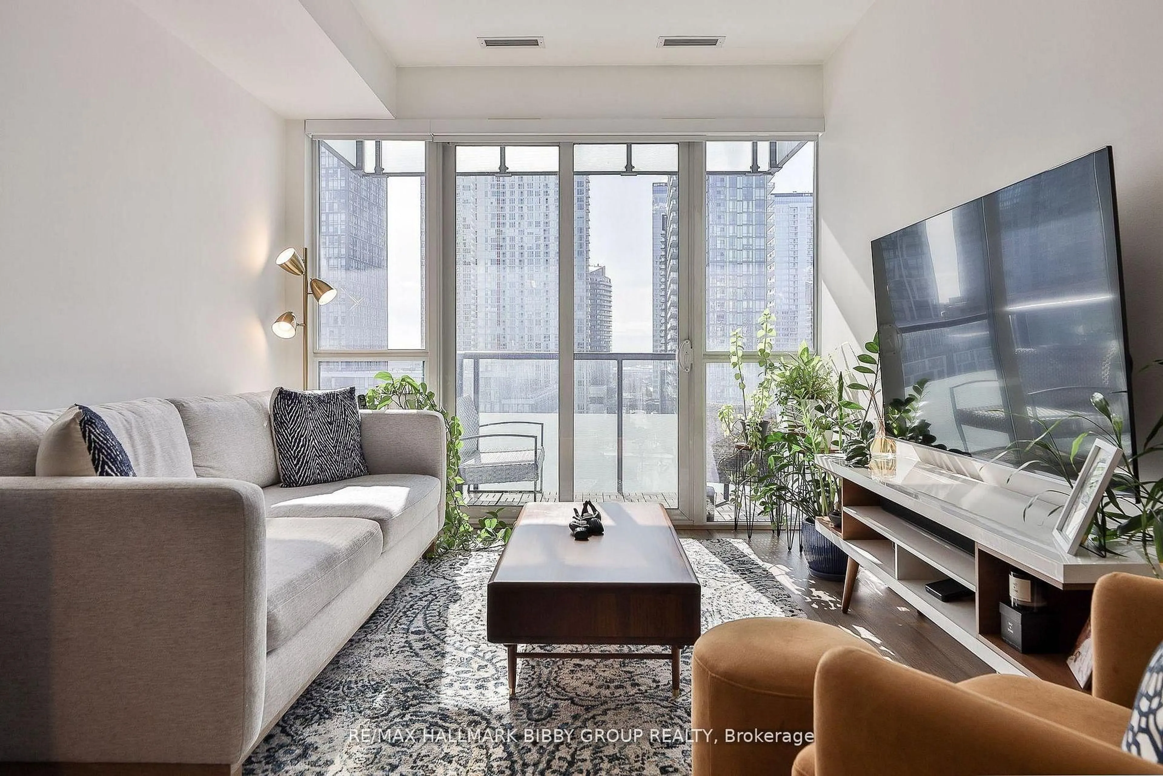 Living room with furniture, unknown for 560 Front St #1131, Toronto Ontario M5V 1C1