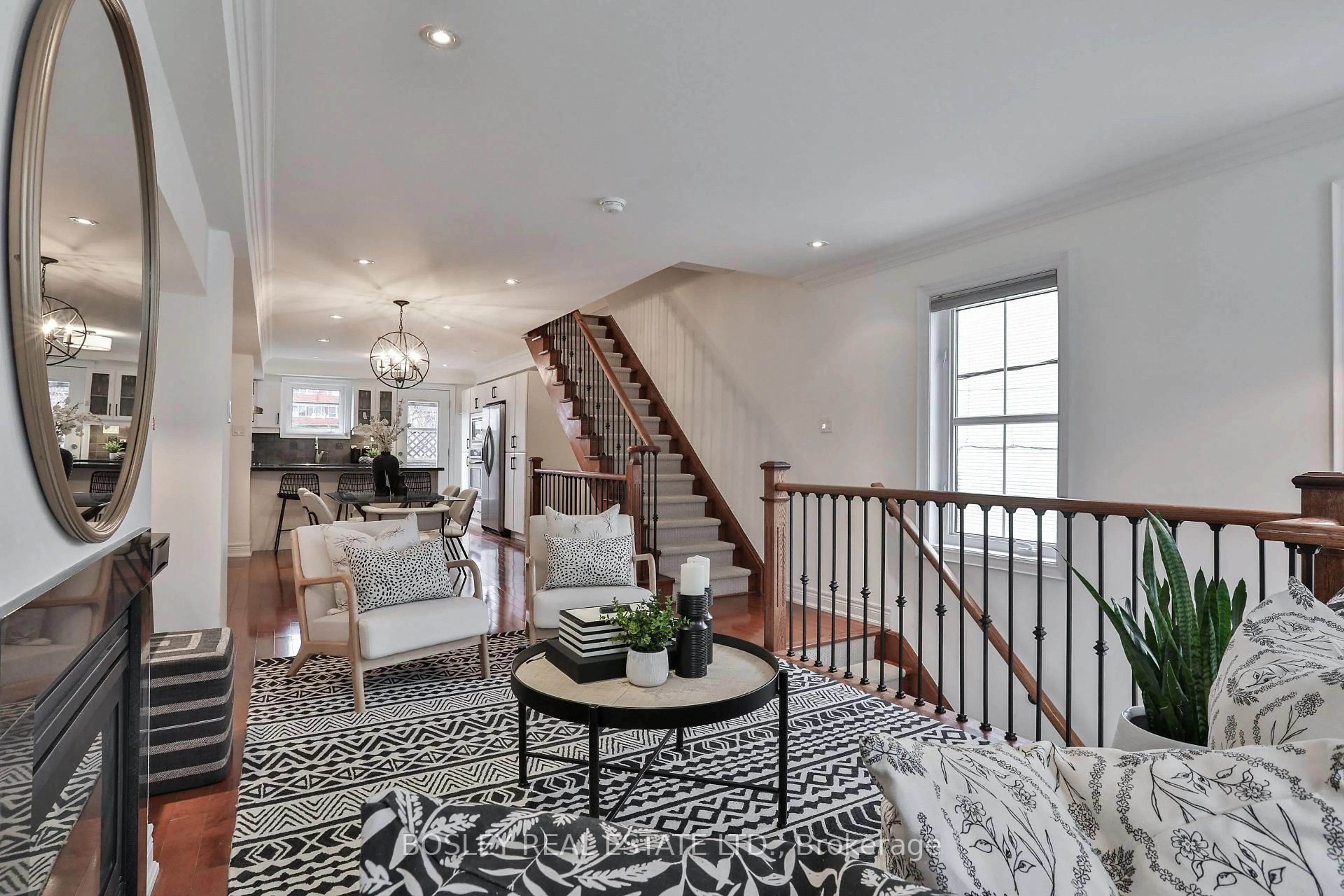 Unknown for 188 McCaul St, Toronto Ontario M5T 1W5