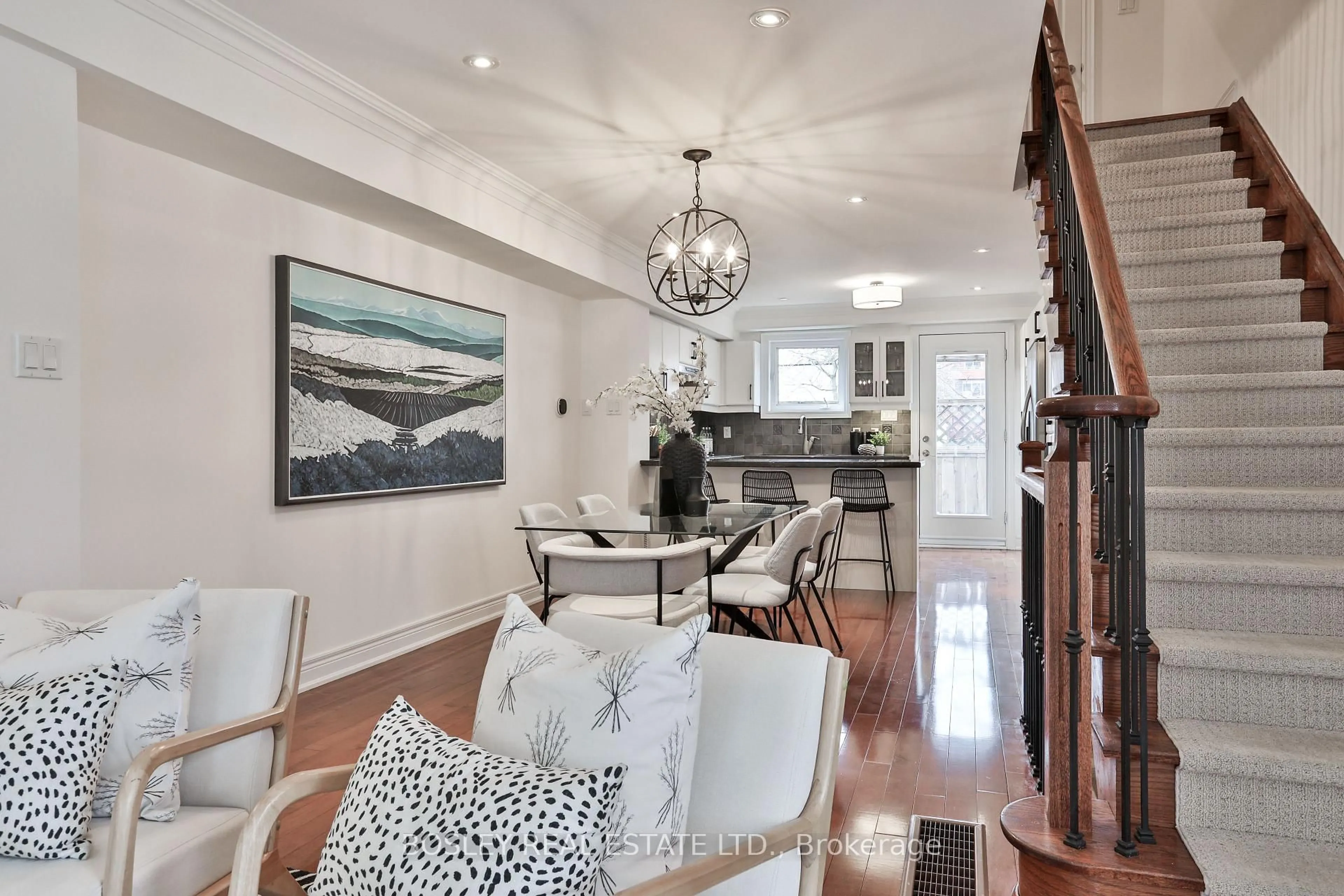 Unknown for 188 McCaul St, Toronto Ontario M5T 1W5