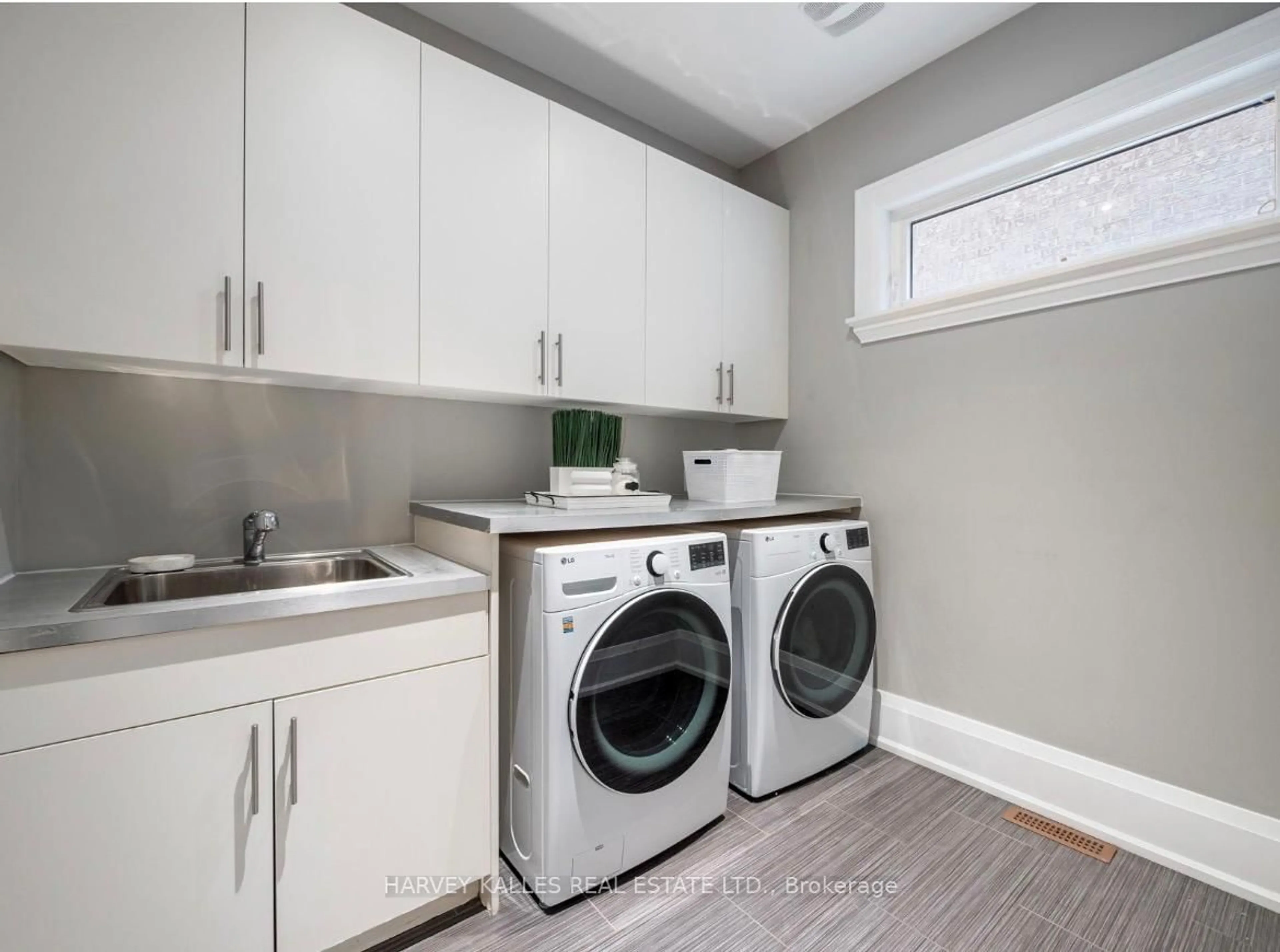 Laundry room for 190 Carmichael Ave, Toronto Ontario M5M 2X3